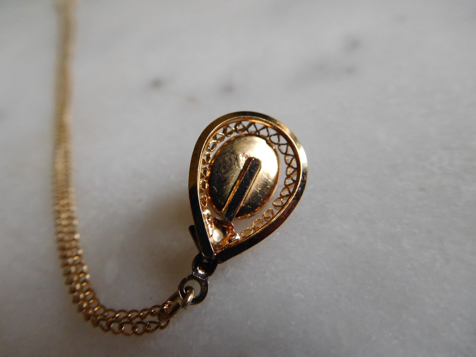 Small Vintage Signed 1/20 12K GF Shell Cameo Pendant & Chain 15 1/4″ Long
