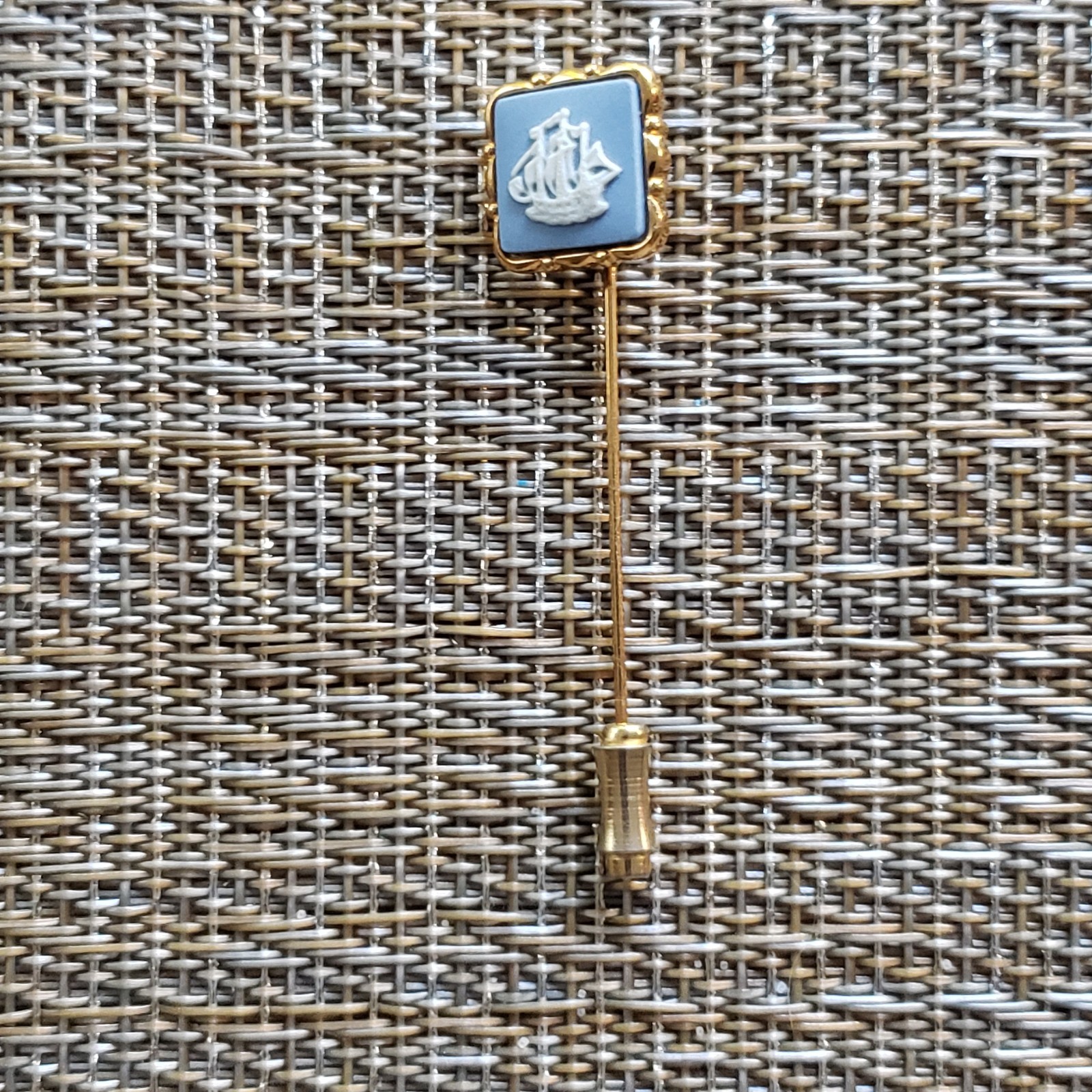 Wedgewood Hat Tie Lapel Pin “The Golden Hind” Sir Francis’ Ship Jasperware