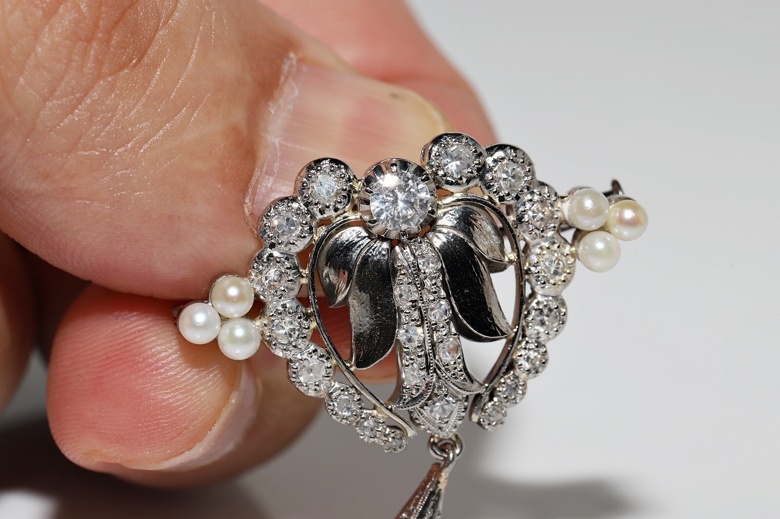 Antique Circa 1920s Platinum Art Deco Natural Diamond Decorated Brooch
