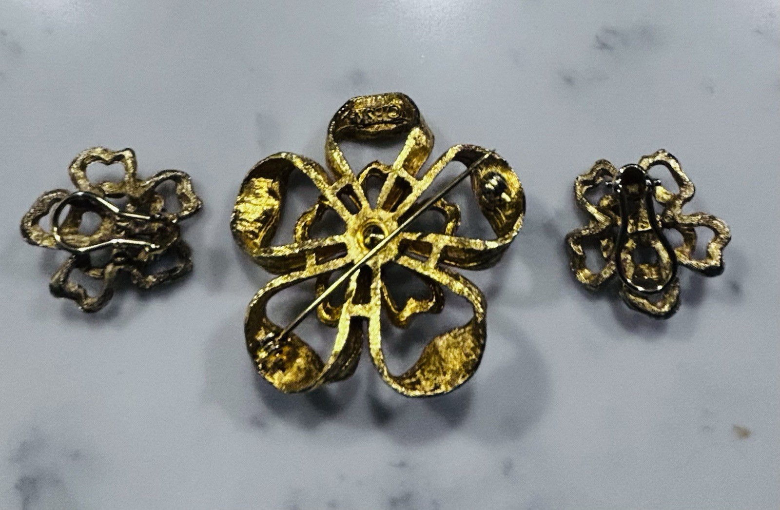 Pretty Vintage Gold Tone Brooch And Clip Earring Set Marked BSK