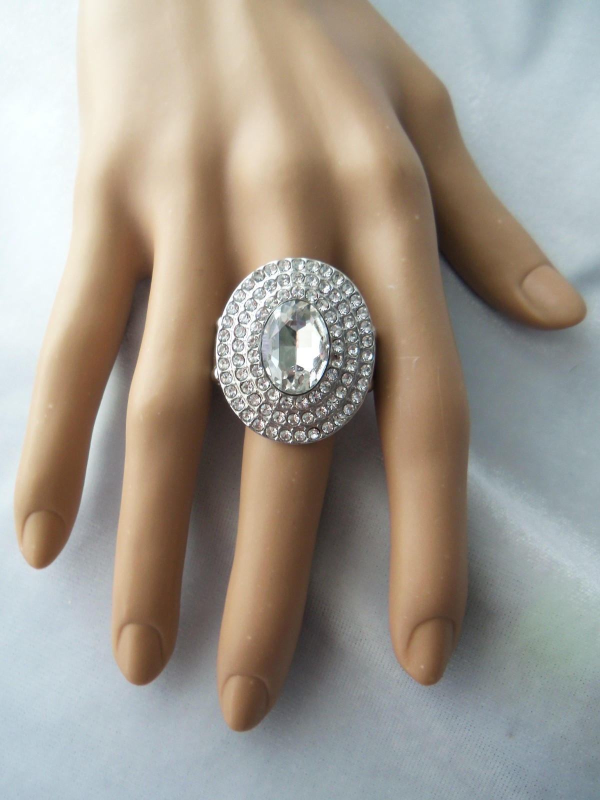 Vintage Large Center Stone Pave Crystal Rhinestone Silvertone Stretch Band Ring