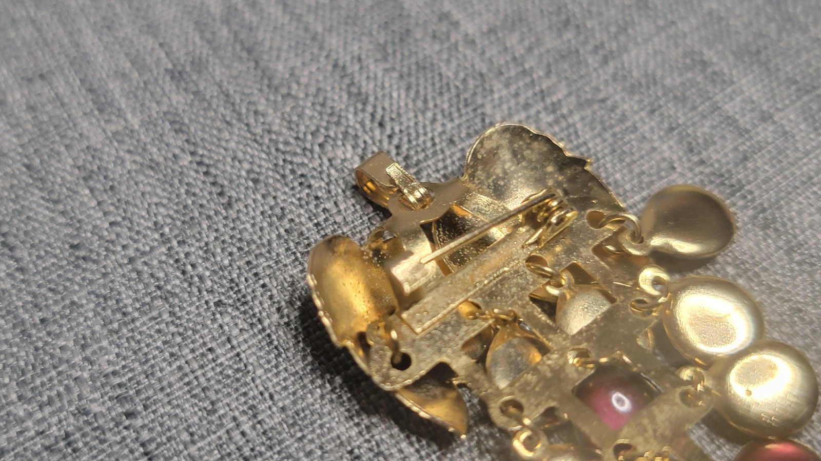 Dangling Purple Grape Cluster Gold Tone Wearable as a brooch or pendant
