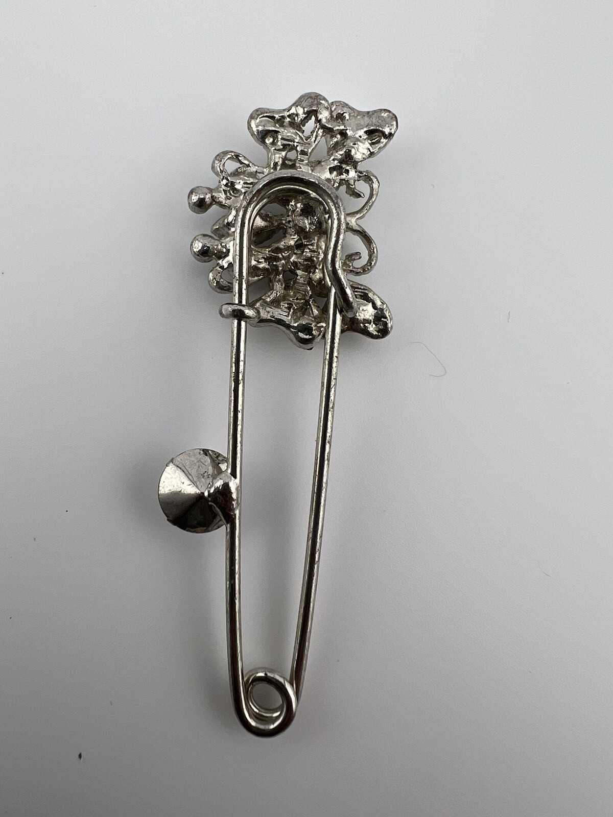 Vintage Pin Brooch Silver Toned With Clear Stones/Beads. Pre-Owned. Safety Clip