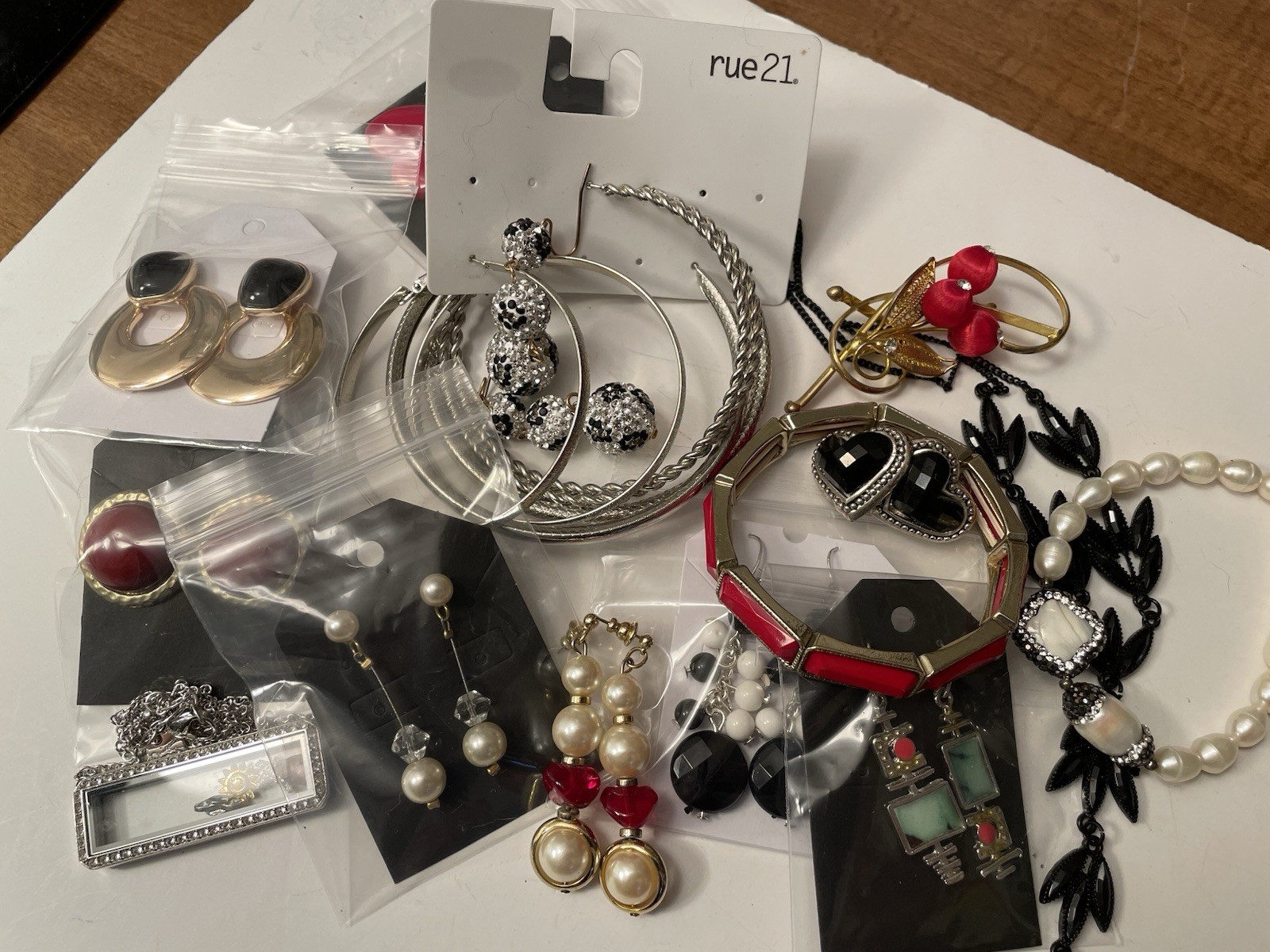 4.6 Lbs Mixed Beaded Jewelry Lot Black Red White Silver Tone Gold Tone Boho Vtg