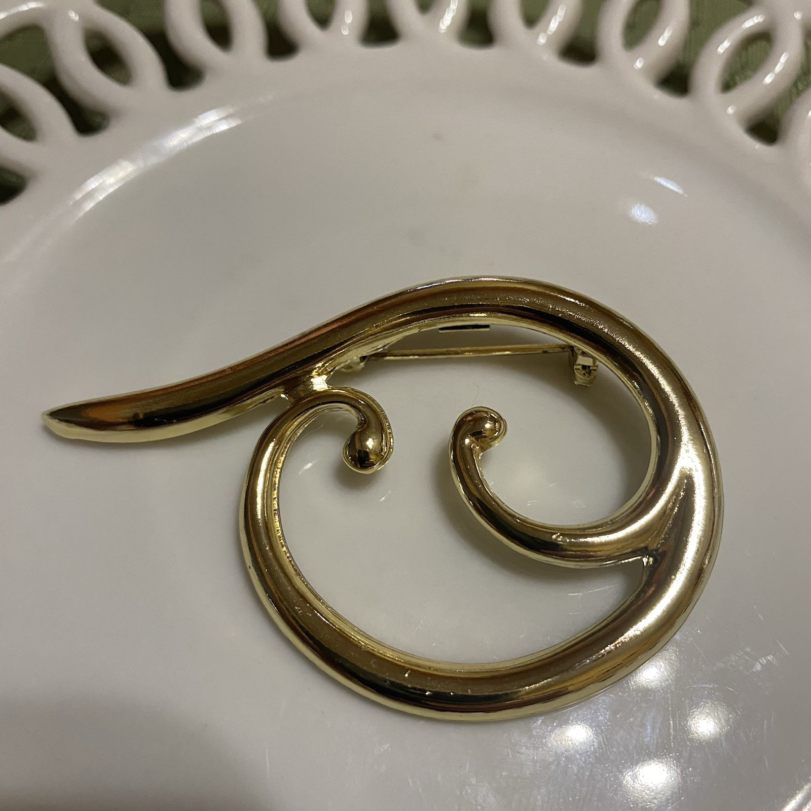 Goldtone Q Wave Brooch & Heart And Arrow Red Rhinestone Goldtone Brooch