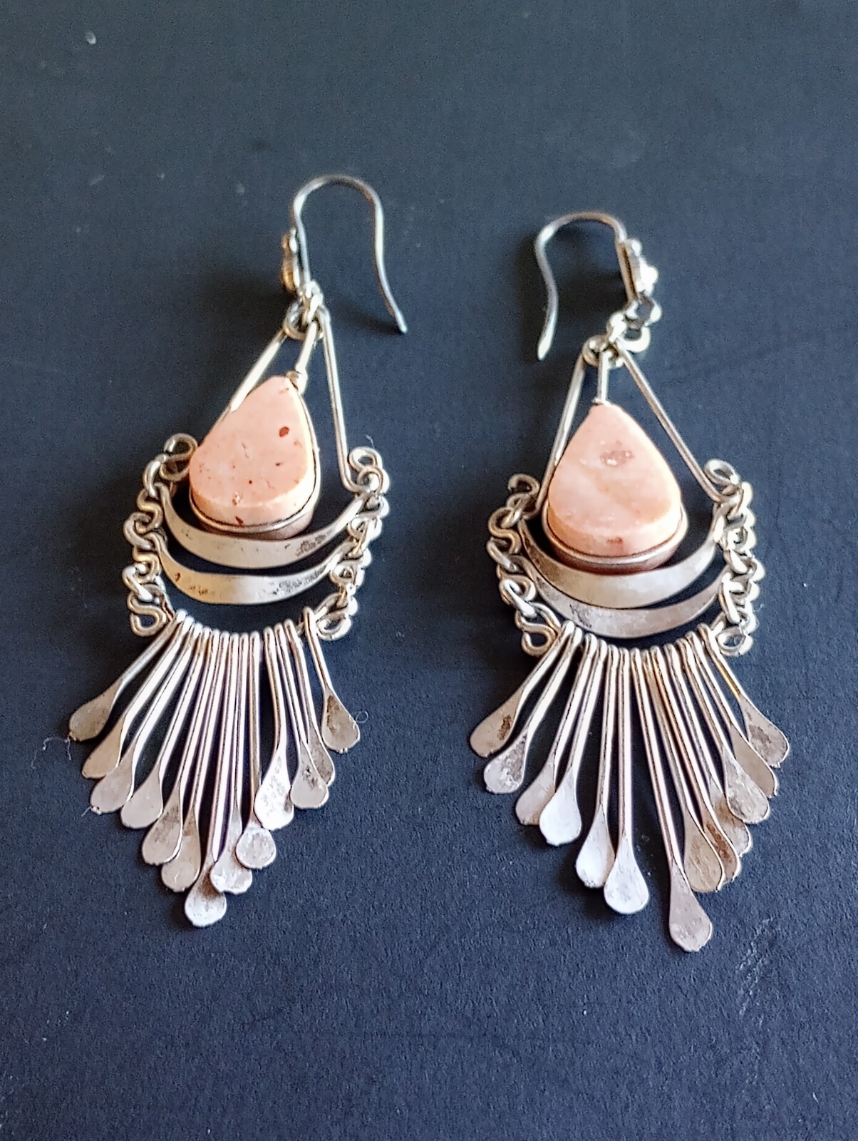 ESTATE LONG AGATE DANGLE EARRINGS PINK SALMON RARE DESIGN 3.5″ LONG