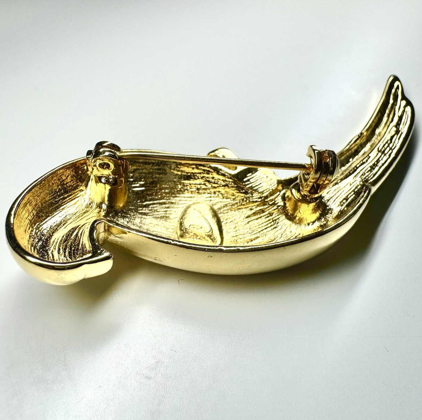 Vtg LIZ CLAIBORNE LC – PARROT Brooch – Colorful Enamel – Polished Gold plate
