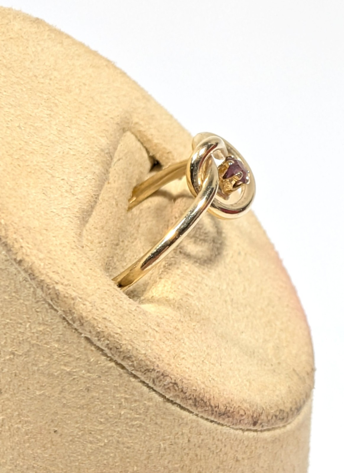 Vintage Avon 1978 Love Me Knot Faux Amethyst Ring Size 8