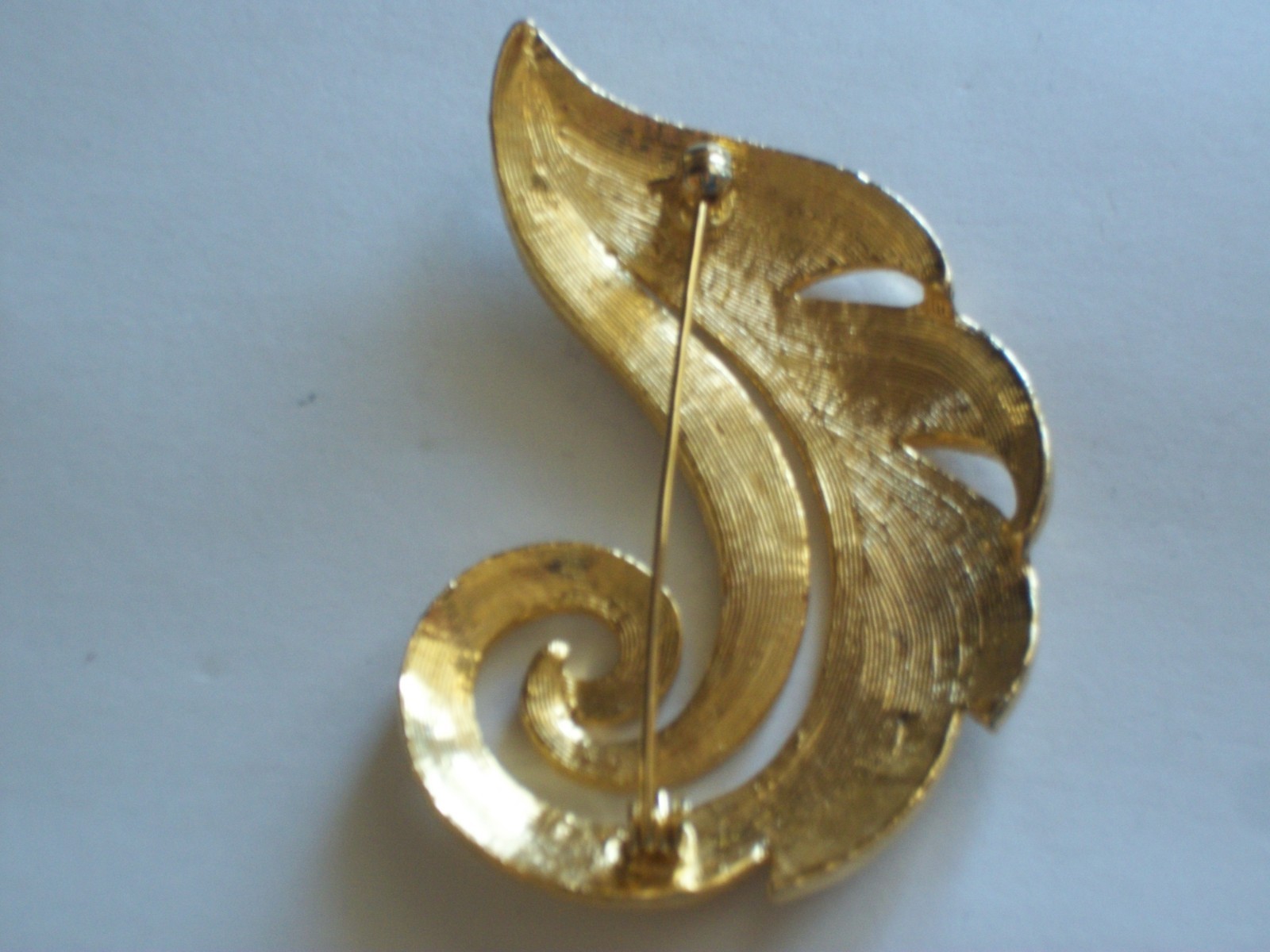 Hammered gold plated curled leaf