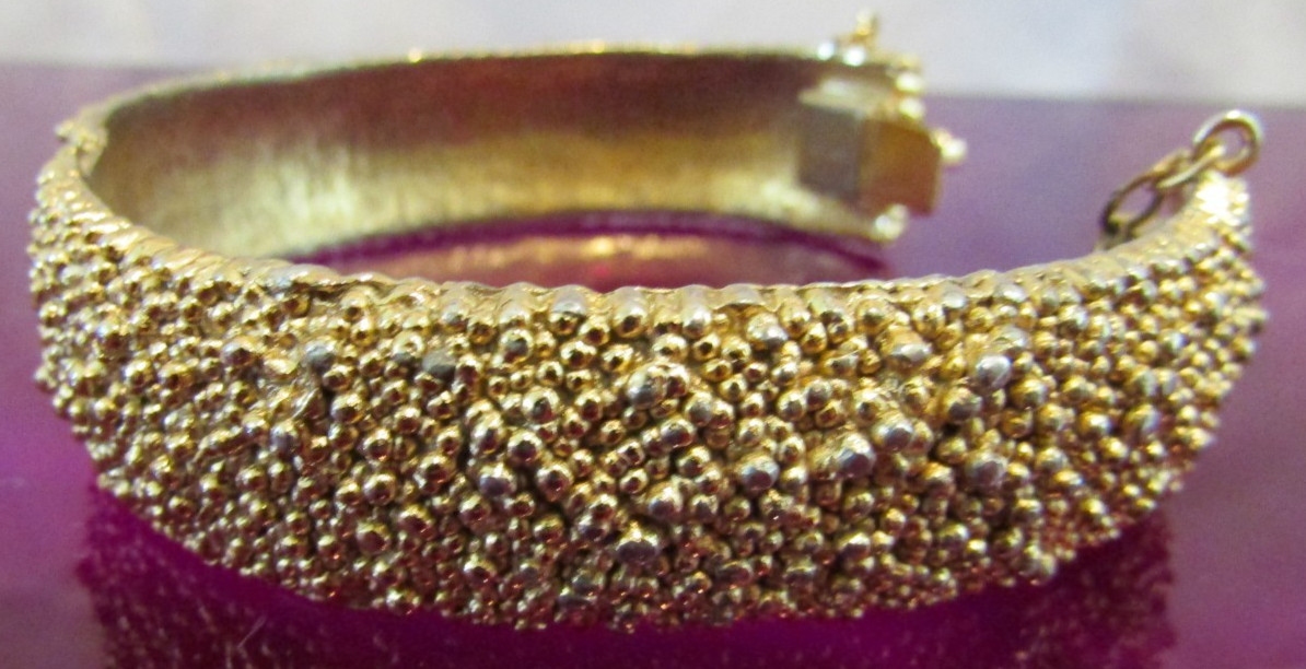 Vintage Napier gold tone bracelet textured Bark Finish safety chain box tab RARE