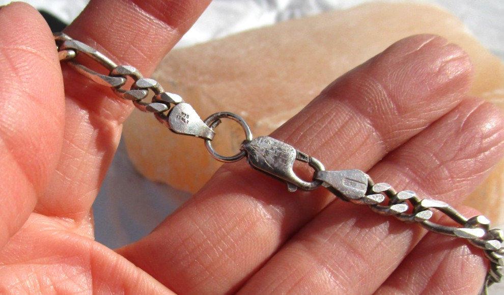 Vintage sterling silver 5 mm Figaro chain necklace 27.2 gr Italy 20 1/2″ long