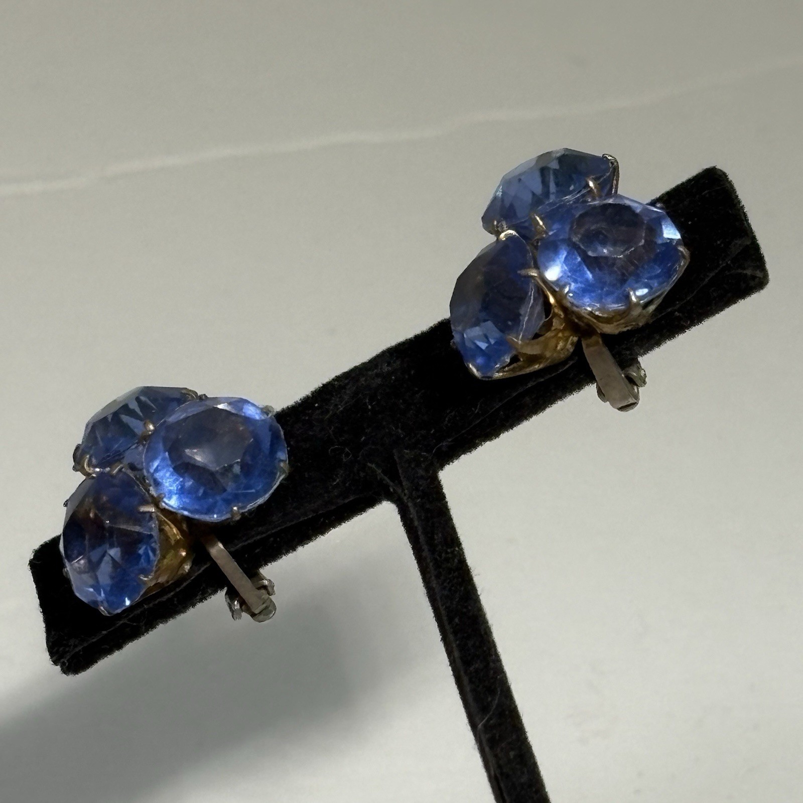 Vintage 40s BA Ballou Blue Rhinestone Cluster Earrings Prong Set Clip 3 Stones