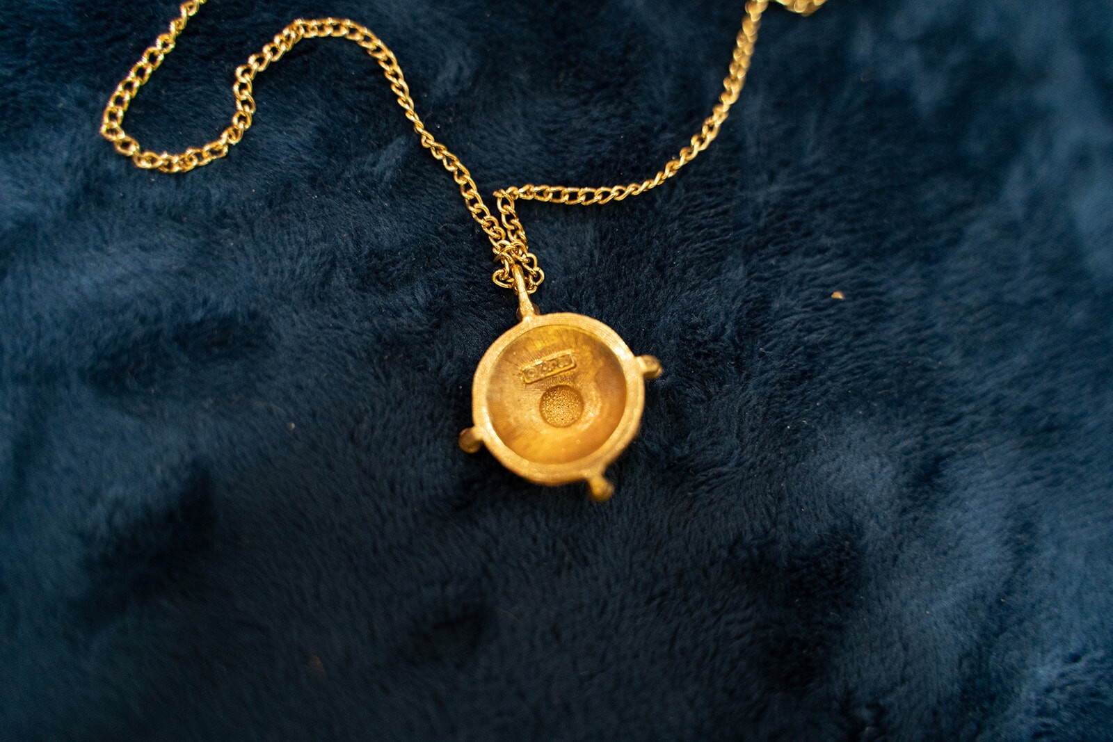 Vintage Coro Pendant Gold Nautical Circular Cannetille art deco nouveau pattern