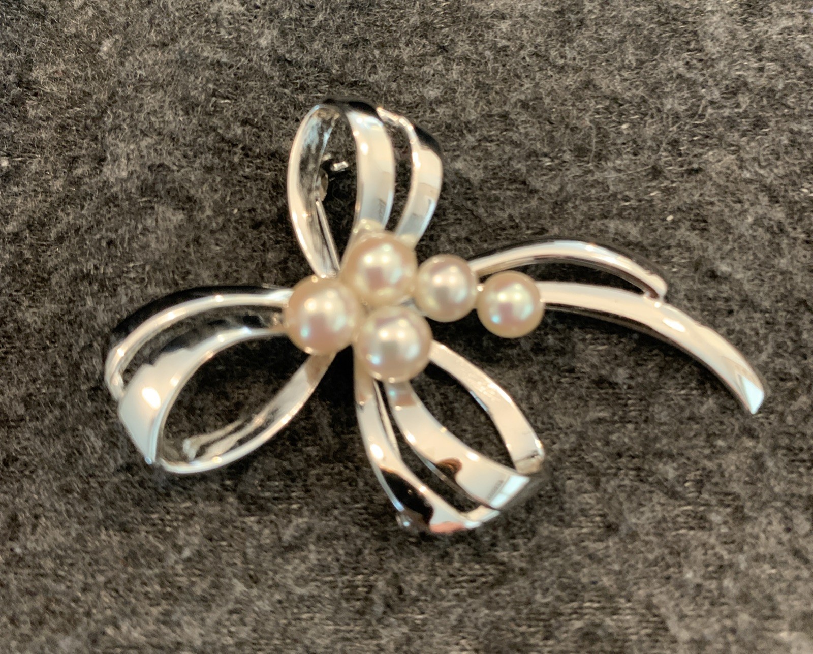 Mikimoto Sterling Silver & 5 Akoya Pearl Cluster Ribbon Brooch Marked MS