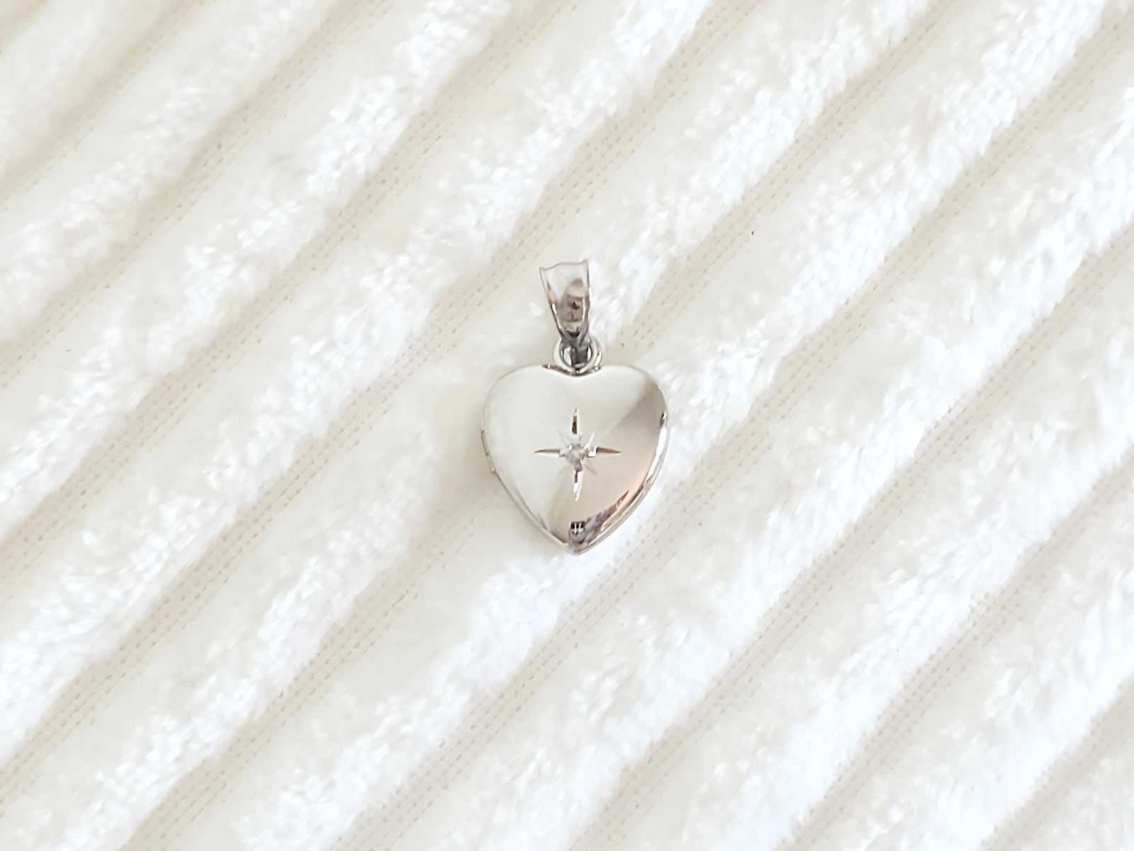925 Sterling Silver Tiny Dainty 1/2 inch Diamond Heart Locket Pendant Necklace