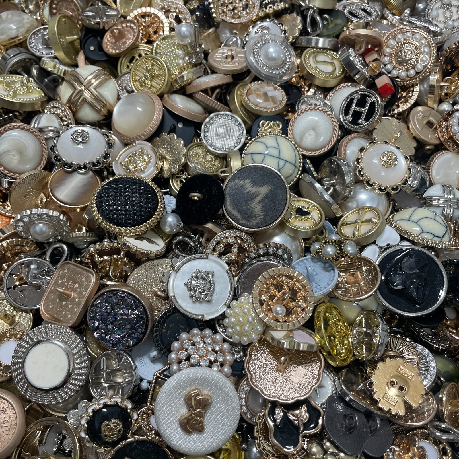 Vintage-now Costume Jewelry makeing Lots button Read Description 50pcs
