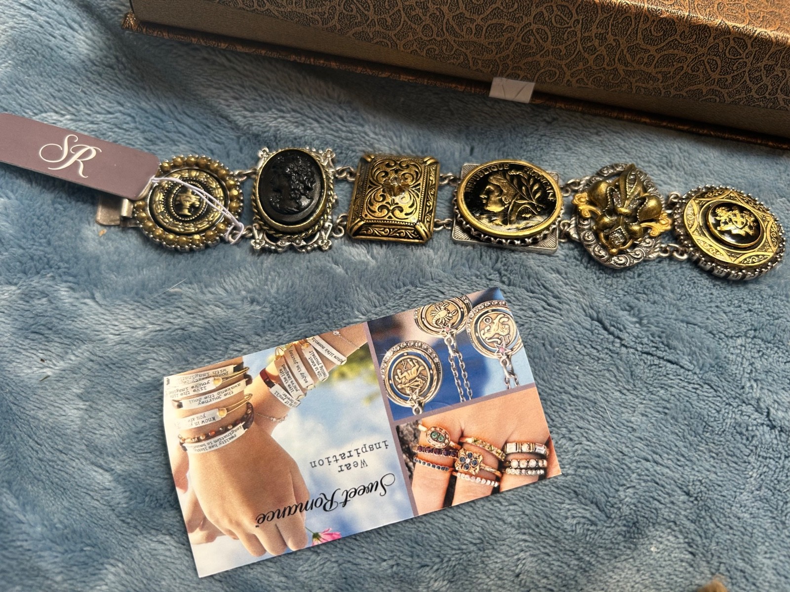 Sweet Romance Vintage Cameo Fleur De Lis Coat Of Arms Bracelet nwt & box paper