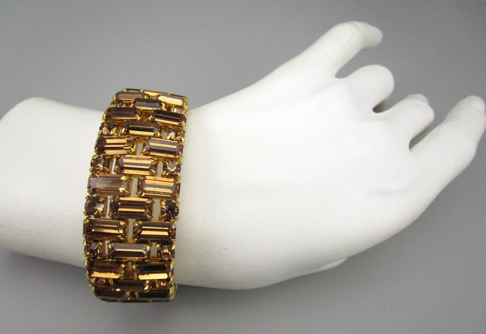 BEAUTIFUL WEISS TOPAZ RHINESTONE FLEXIBLE CUFF BRACELET PAIR W/ EARRINGS SET