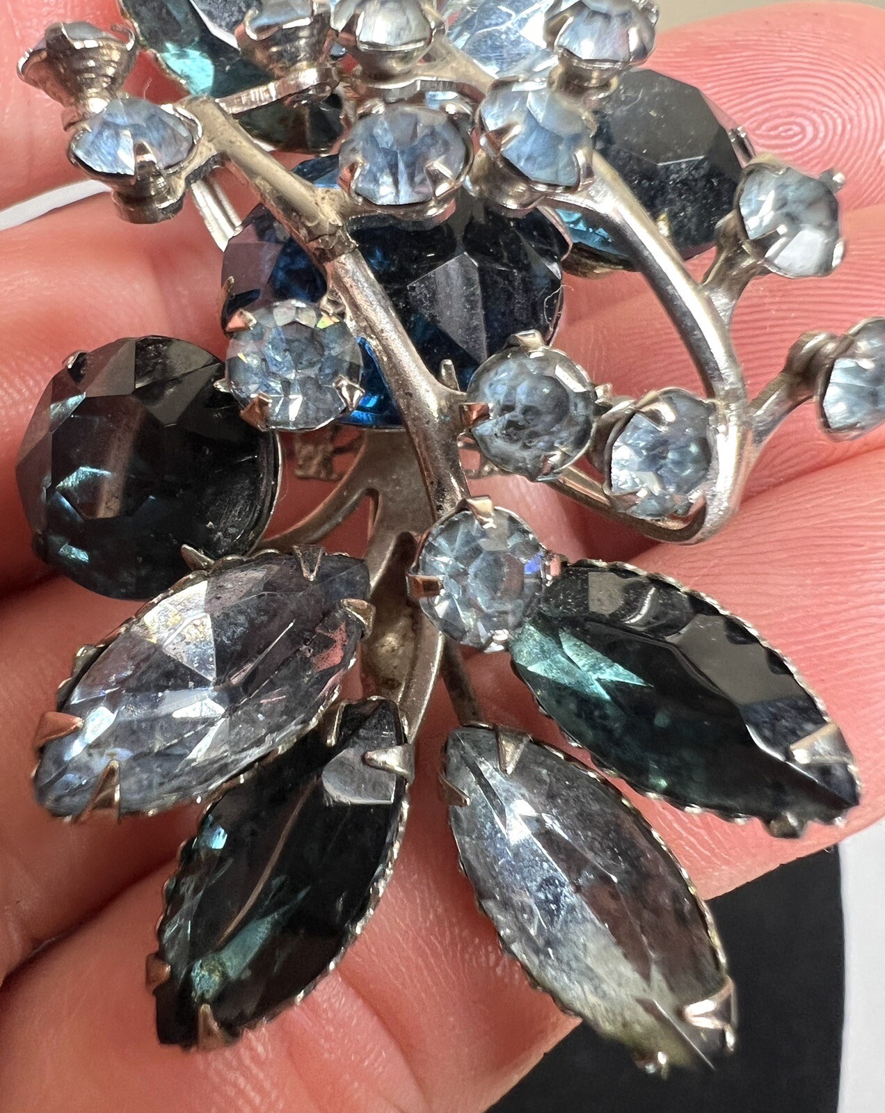 VTG Blue Tones Floral Design Rhinestone Brooch Silver Toned Metal 2.5” Rare