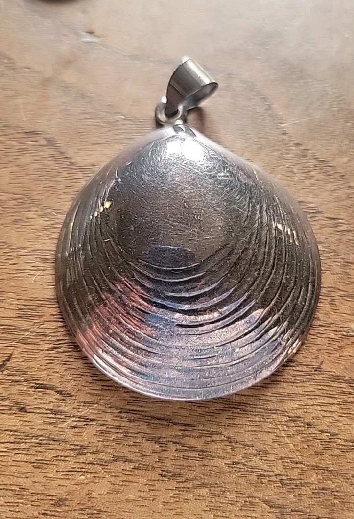 Large Vintage SALLY C TREASURES Sterling Silver Seashell Clam Shell Pendant