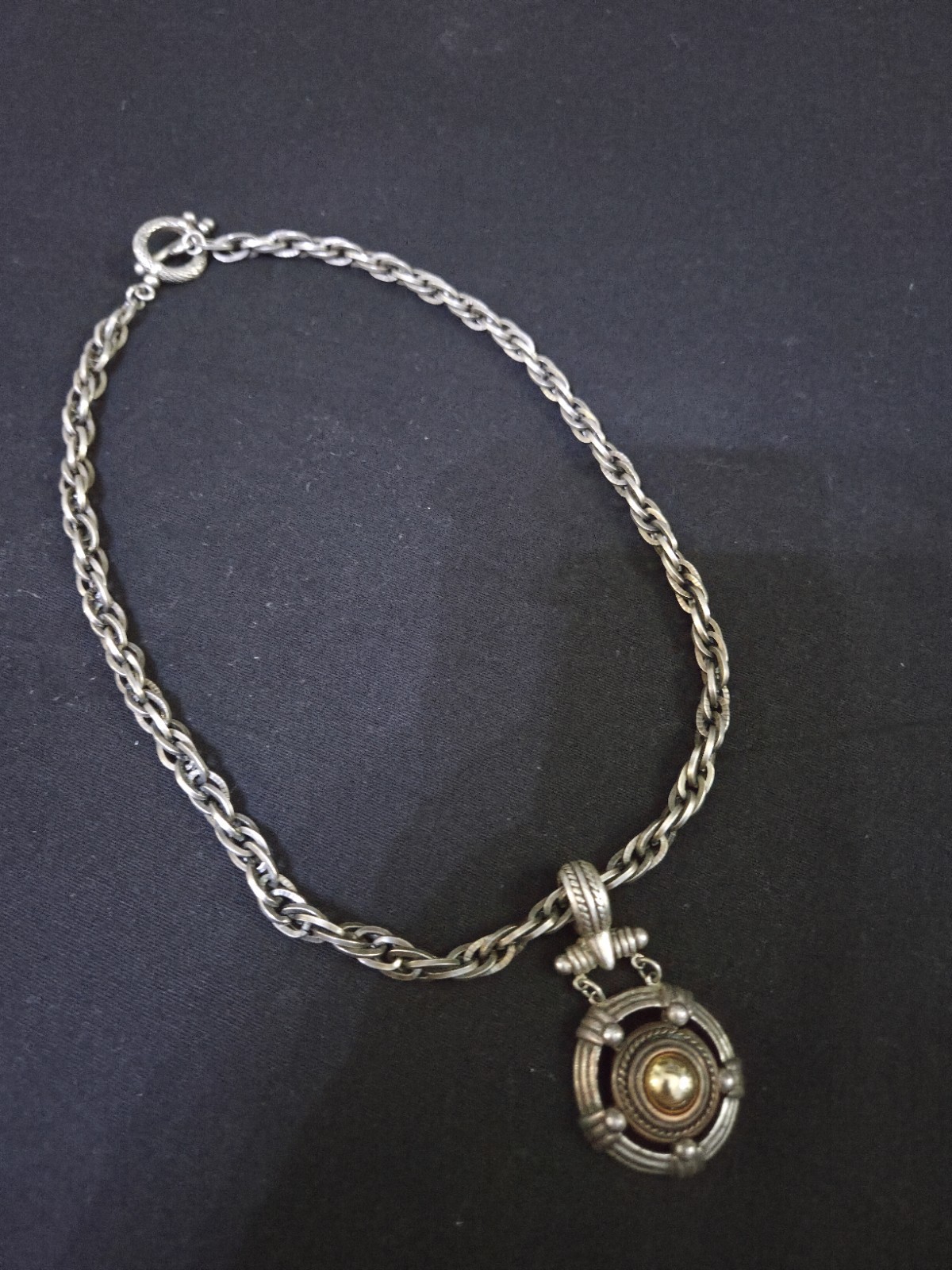 Vtg Silver Tone 20″ Necklace With 2.25″ Pendant