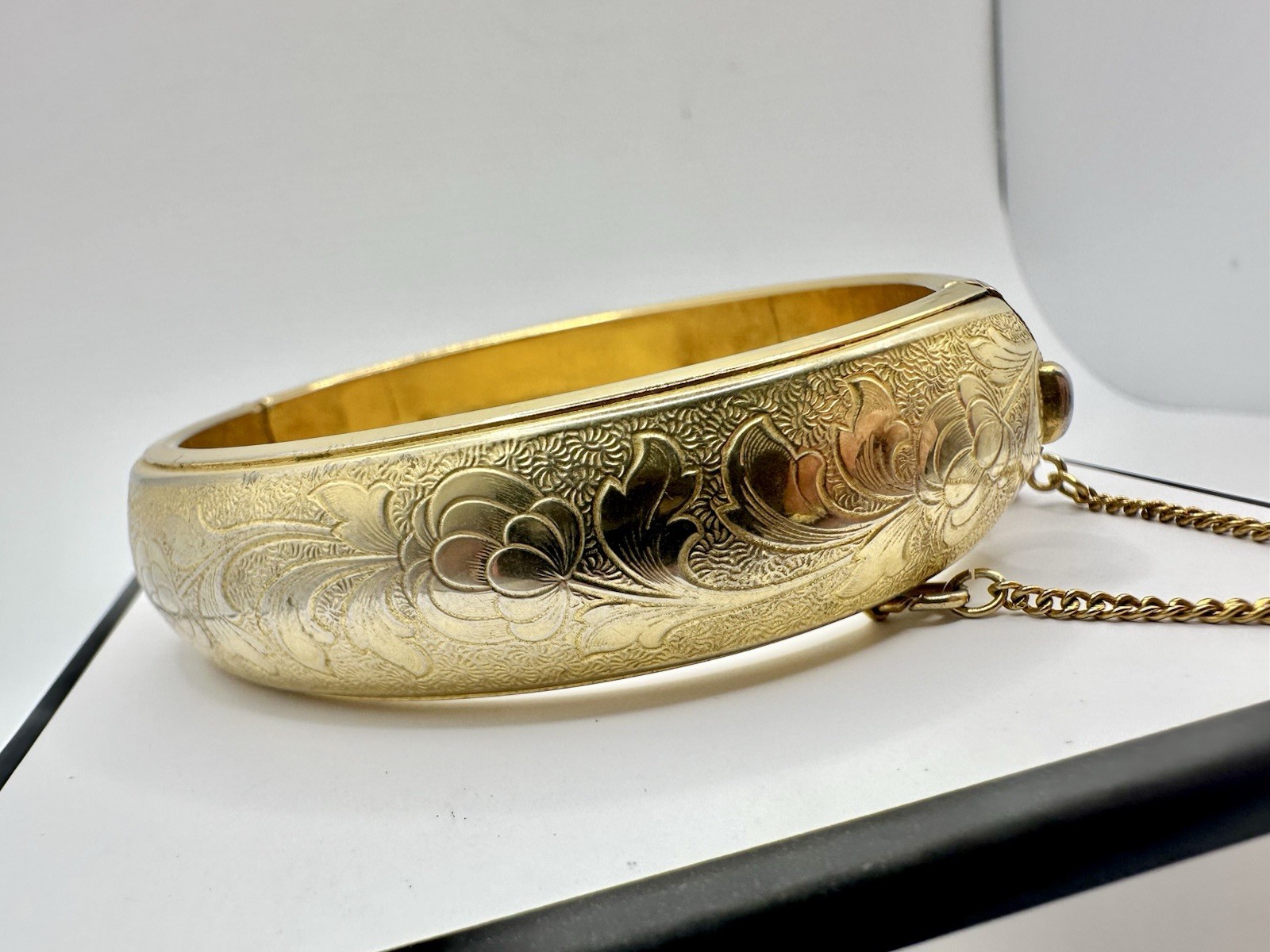 VTG Gold Tone Bangle Bracelet Safety Push Clasp Unsigned Costume Repair Read