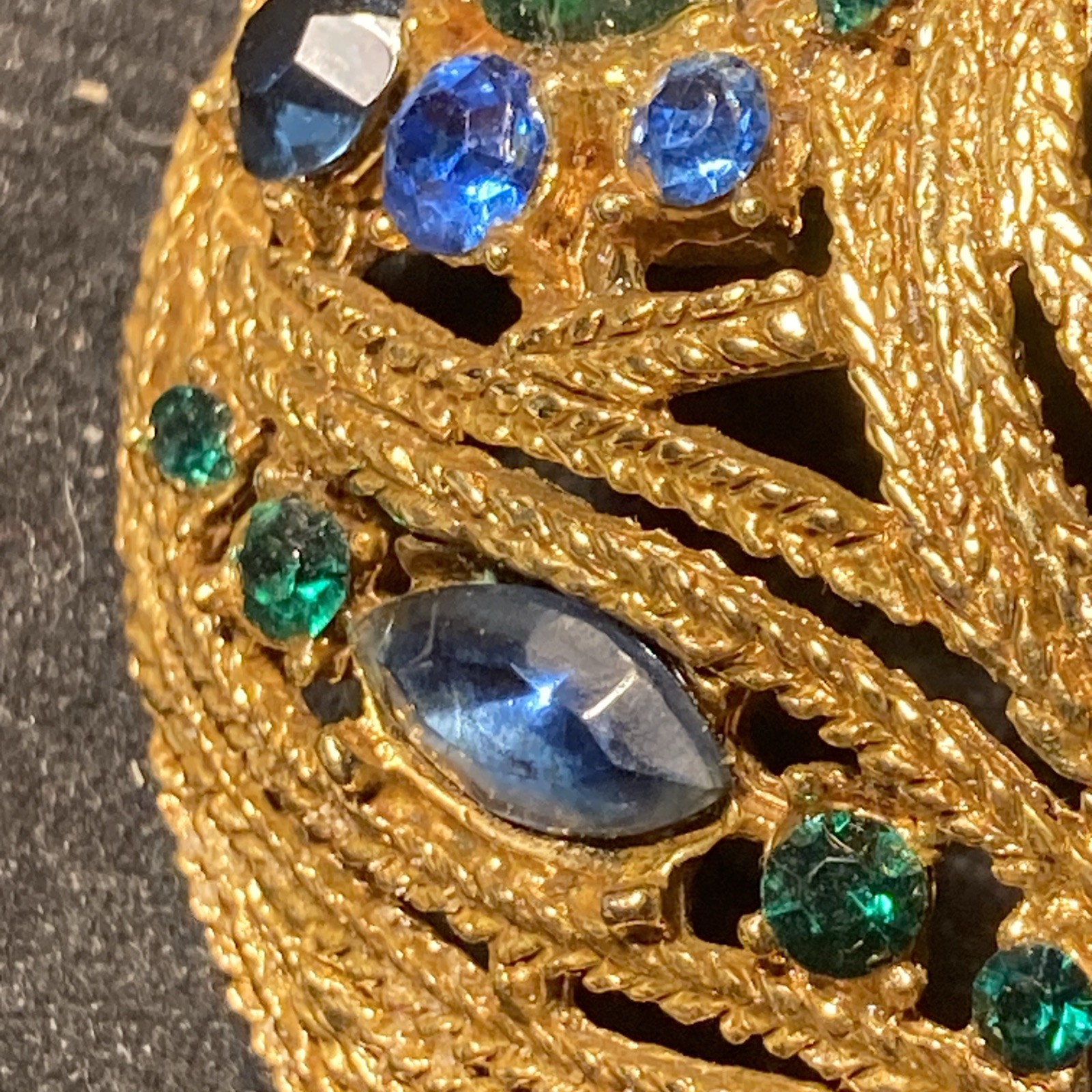 LaRoco 1950s Circular Brooch Colorful Gold Tone Rhinestones Textured Gold Plate
