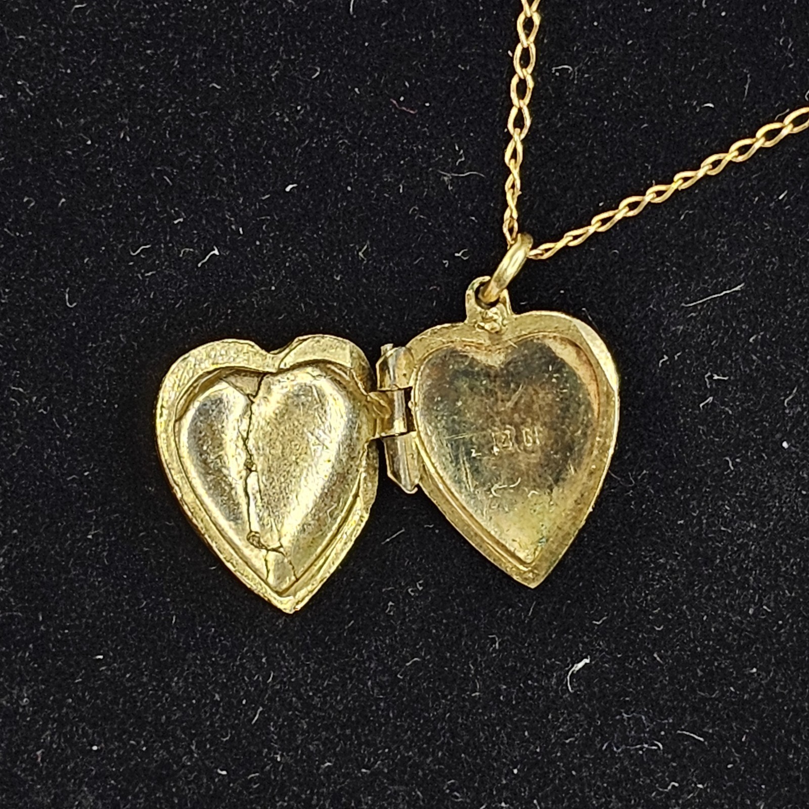 Vintage Gold Filled Heart Locket Etched Floral Pendant 16” Gold Plated Necklace