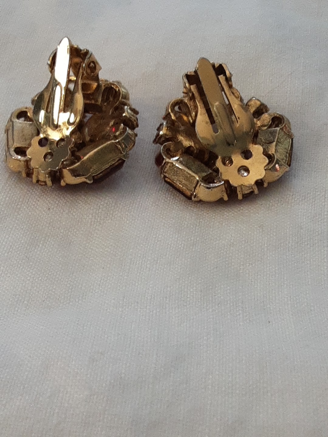 Vintage Pink/purple And Red Glass Rhinestone Pronged Clip On Earrings Goldtone