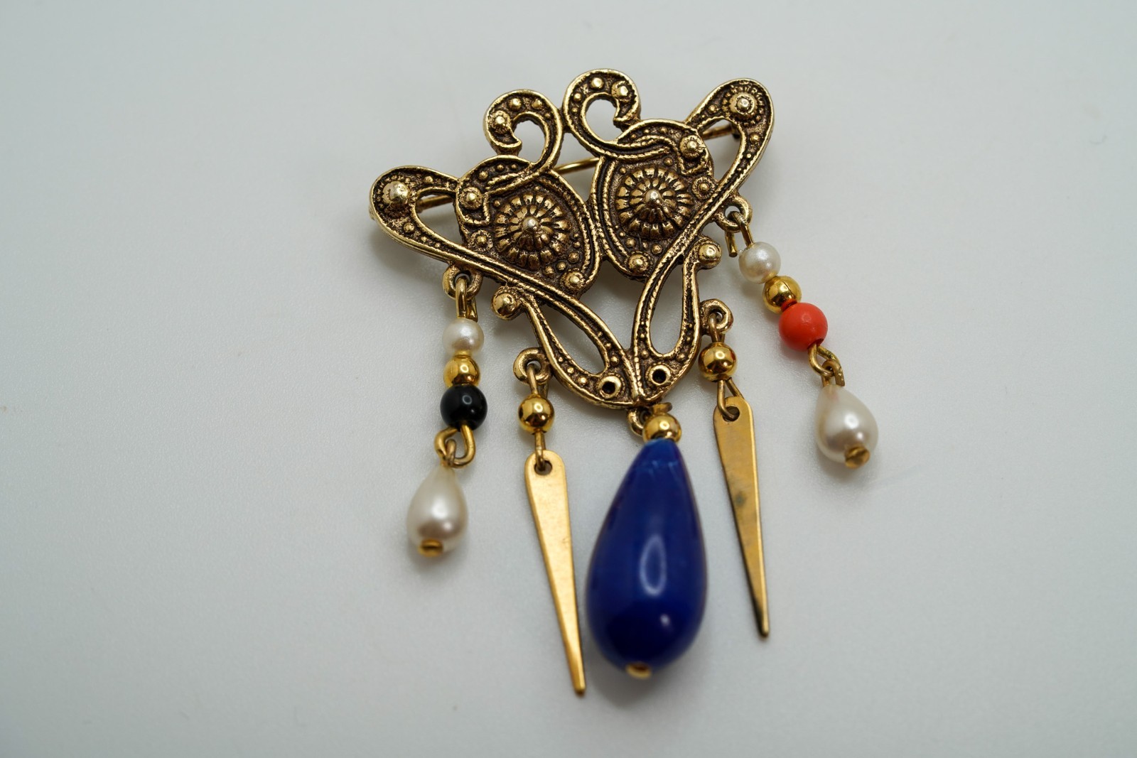 Vintage Gold Tone Blue Dangle Brooch 5.3cm JB45