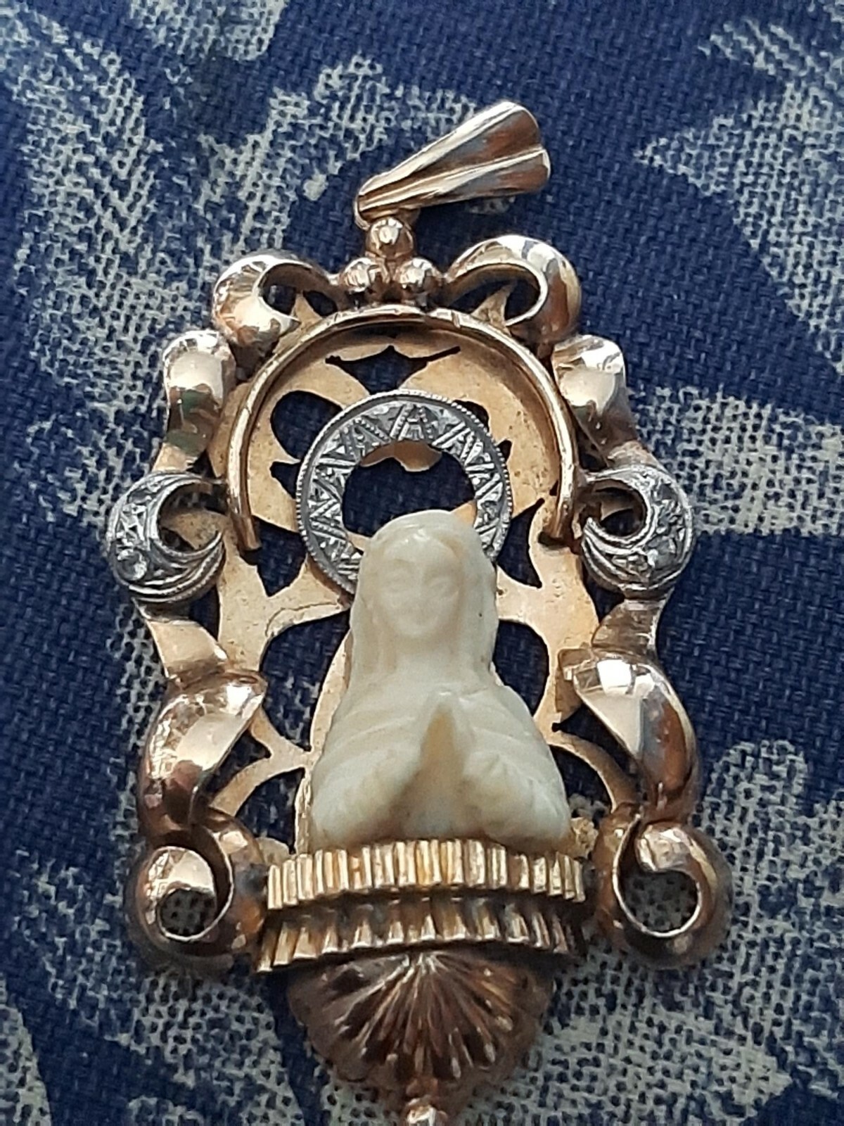 Fine Antique 18K Art Deco Gold Religious European Virgen Mary Pendant Ca 1930-40