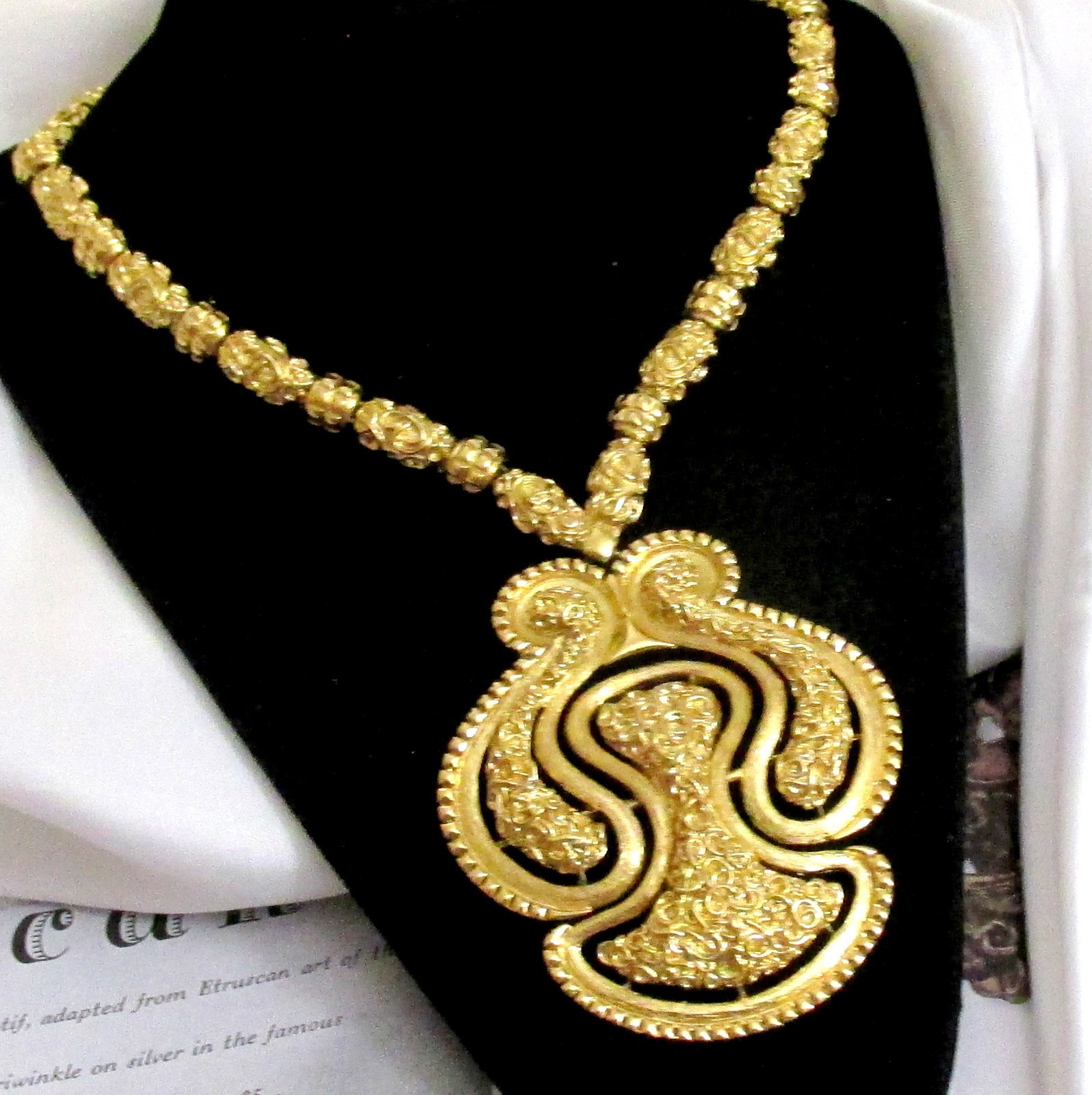 VTG RUNWAY BOLD MONET BRUTALIST ETRUSCAN MASSIVE PENDANT NECKLACE DOOR KNOCKER