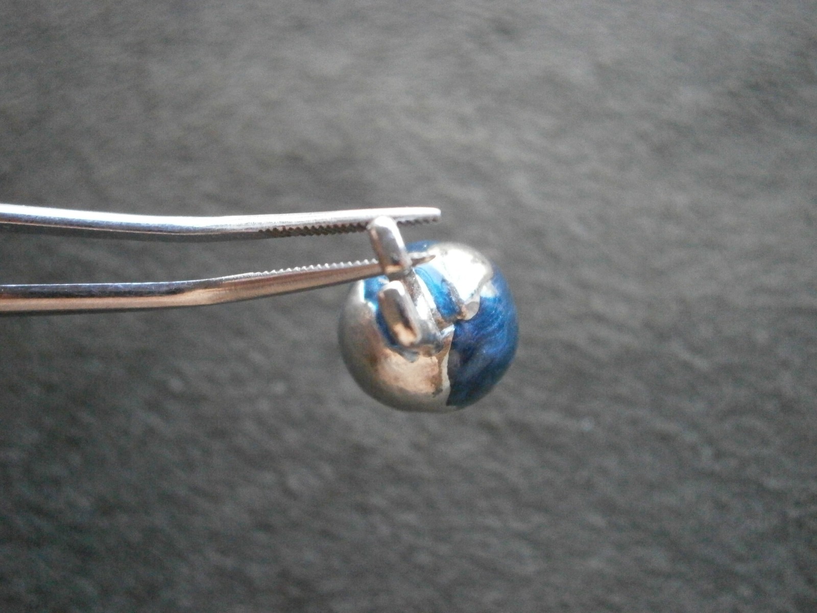 Globe Earth Vintage Silvertone & Enamel Bracelet Charm Pendant 6.7g ~ Large Bail