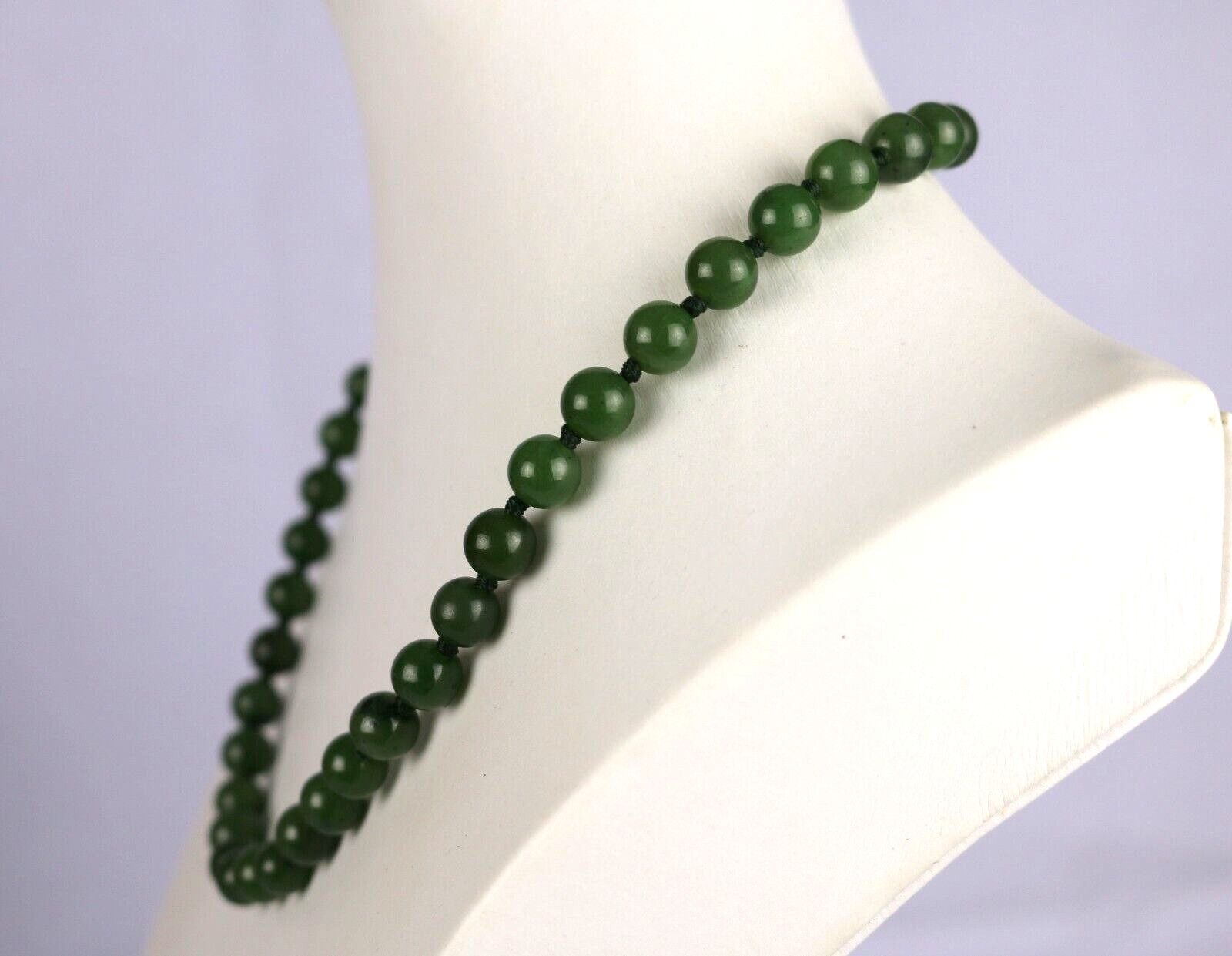 LOVELY VINTAGE SILVER CLASP 8MM GREEN JADE BEAD NECKLACE 17.5″ LONG