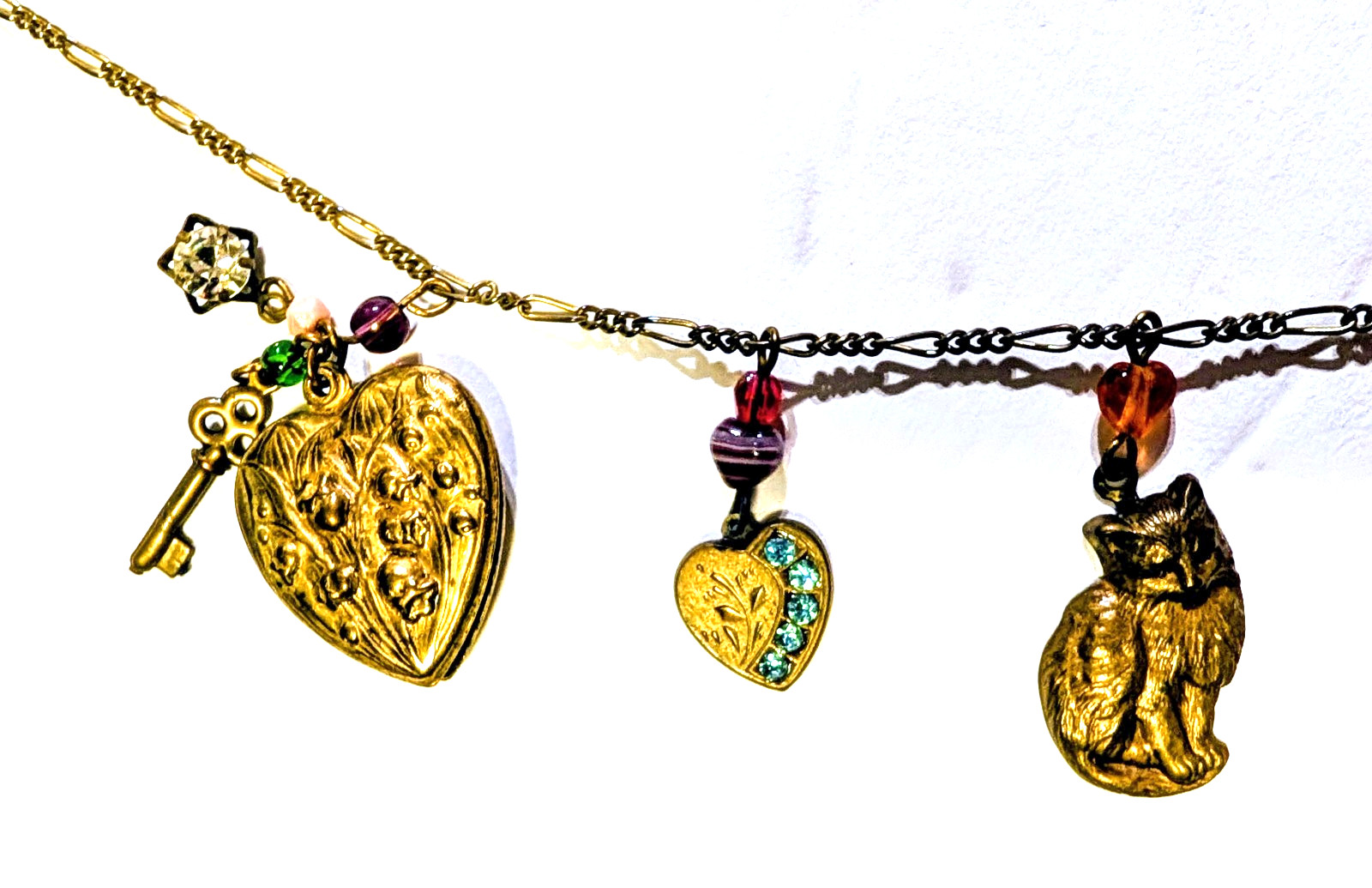VTG GLASS WORKS STUDIO 30″ Dangling Charm Necklace 20 Dangles Hearts & Cats 😽 ❤