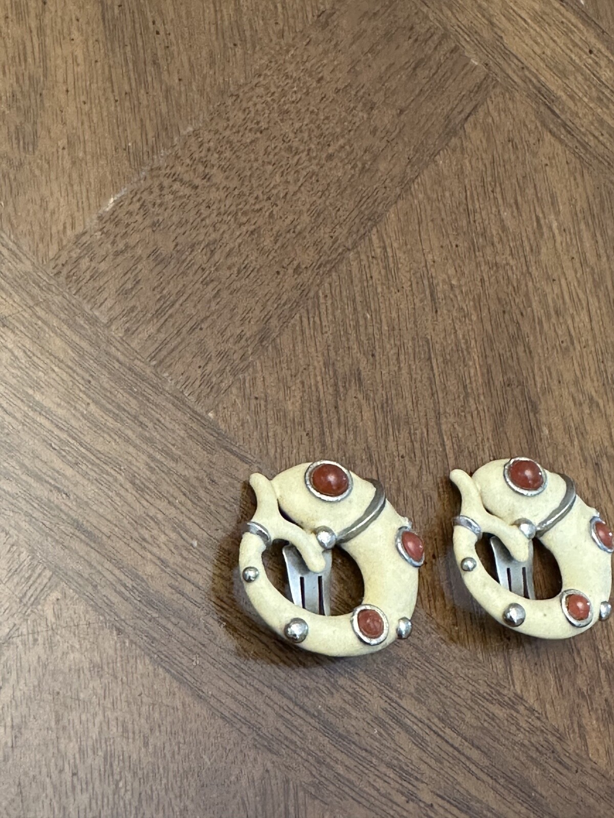 Vintage Lanvin Paris Off-White Enamel W/ Coral Tone Cabochon Fish Earrings Rare!