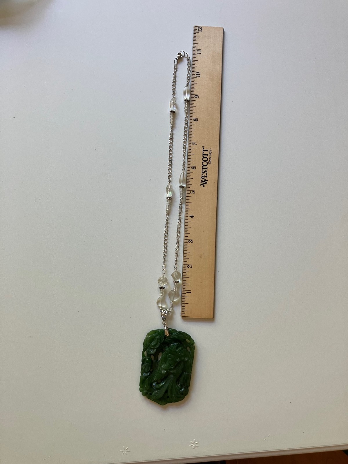 nephrite jade pendant necklace preowned vintage was carved in Taiwan