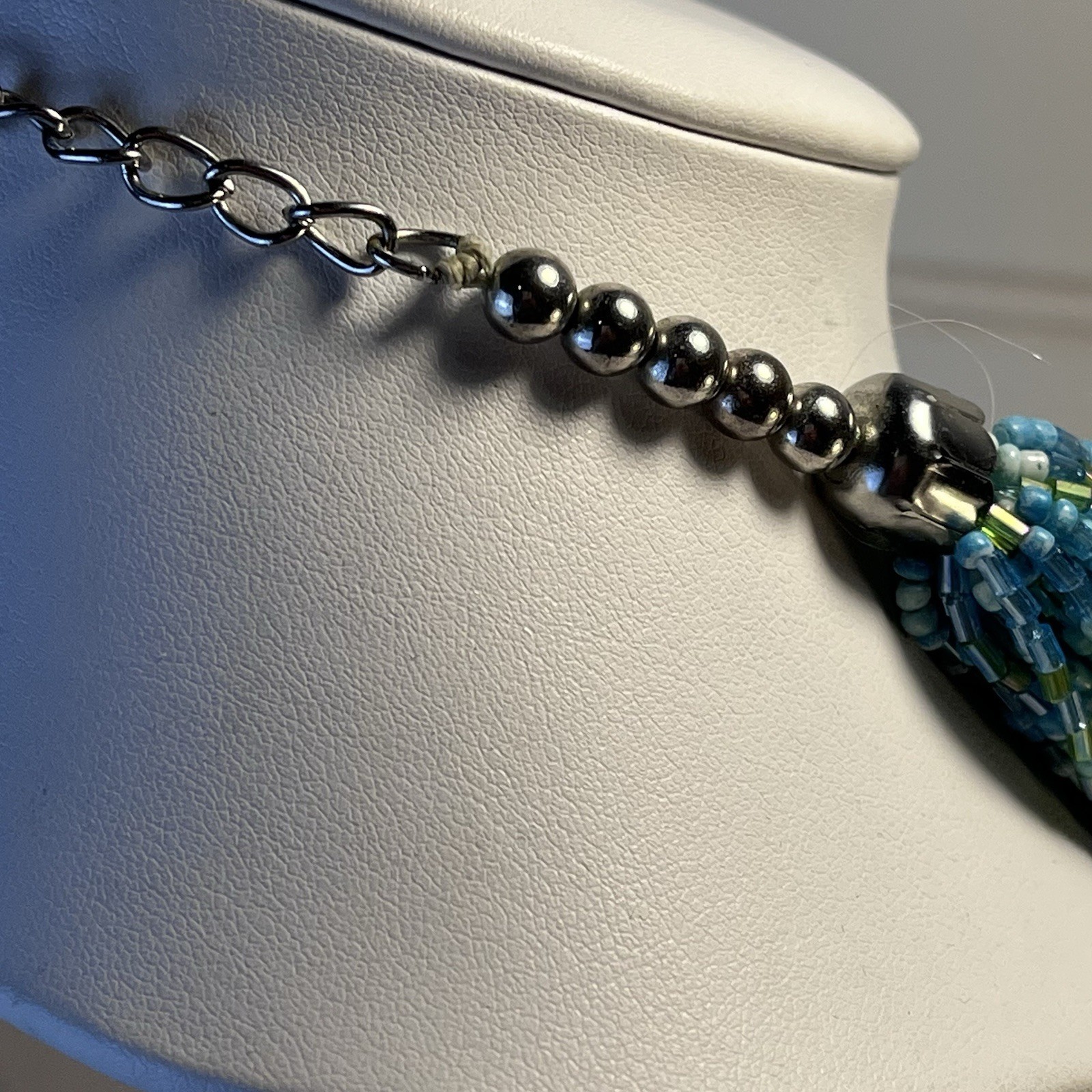 Vtg 19” Multistrand Seed Bead Necklace – Ocean Blue Green Tones – Silver Tone