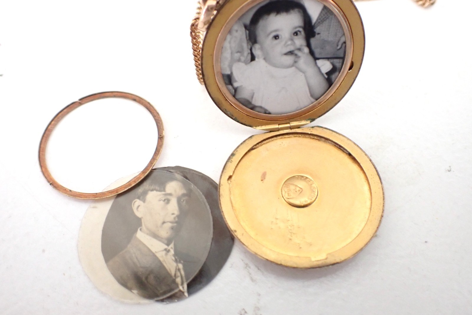 Vintage Antique Yellow Gold Filled Round Locket Pendant On Chain Necklace Etched