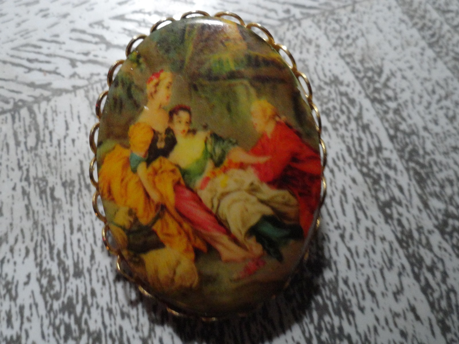 VINTAGEGOLD TONE PASTOREAL COUNTRYSIDE BROOCH PIN – ABOUT 1 5/8 X 1 1/4 INCH