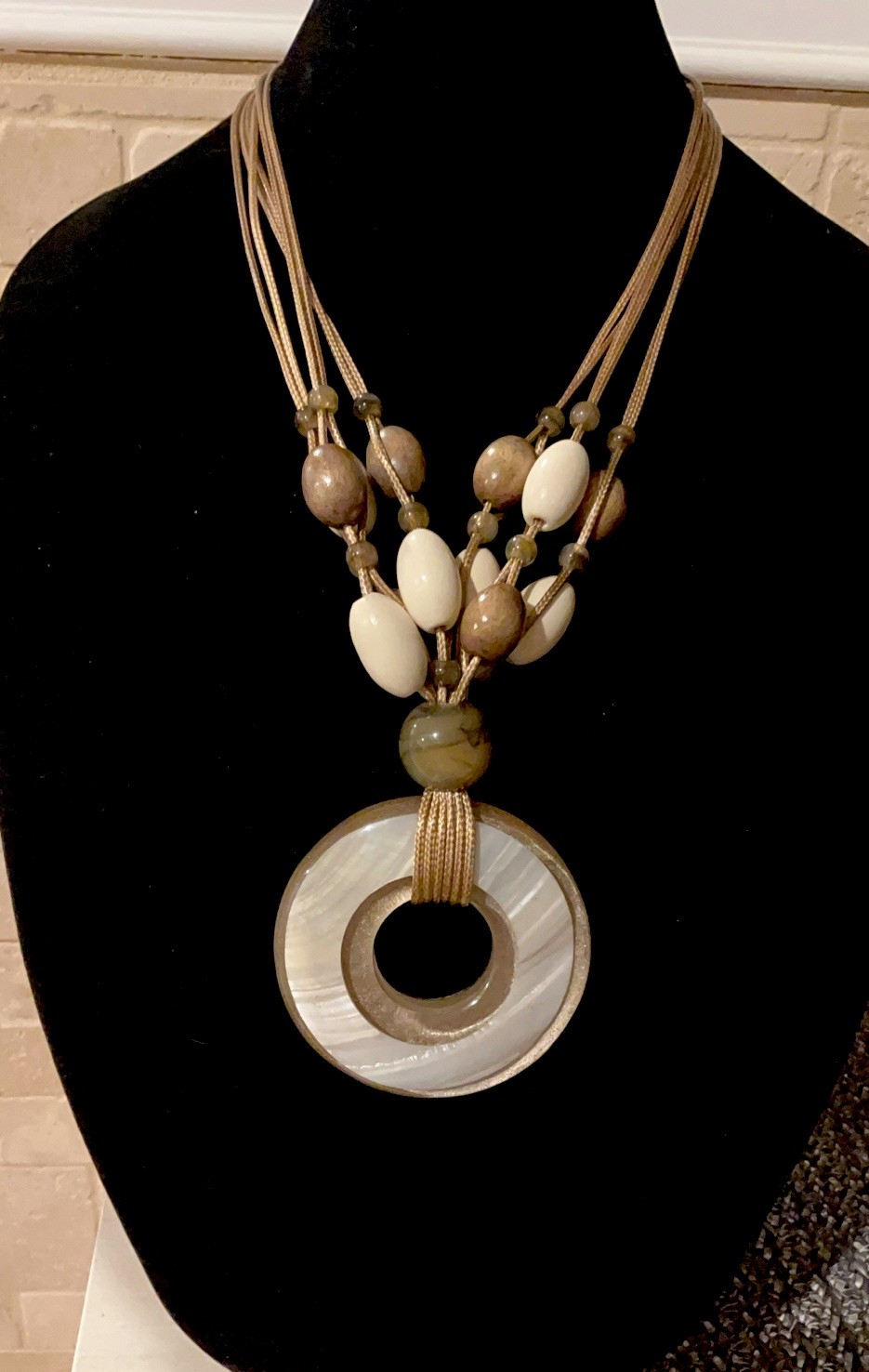 Modern Artisan Bold Multi-Strand Large Bead Resin Circle Pendant Necklace-EUC