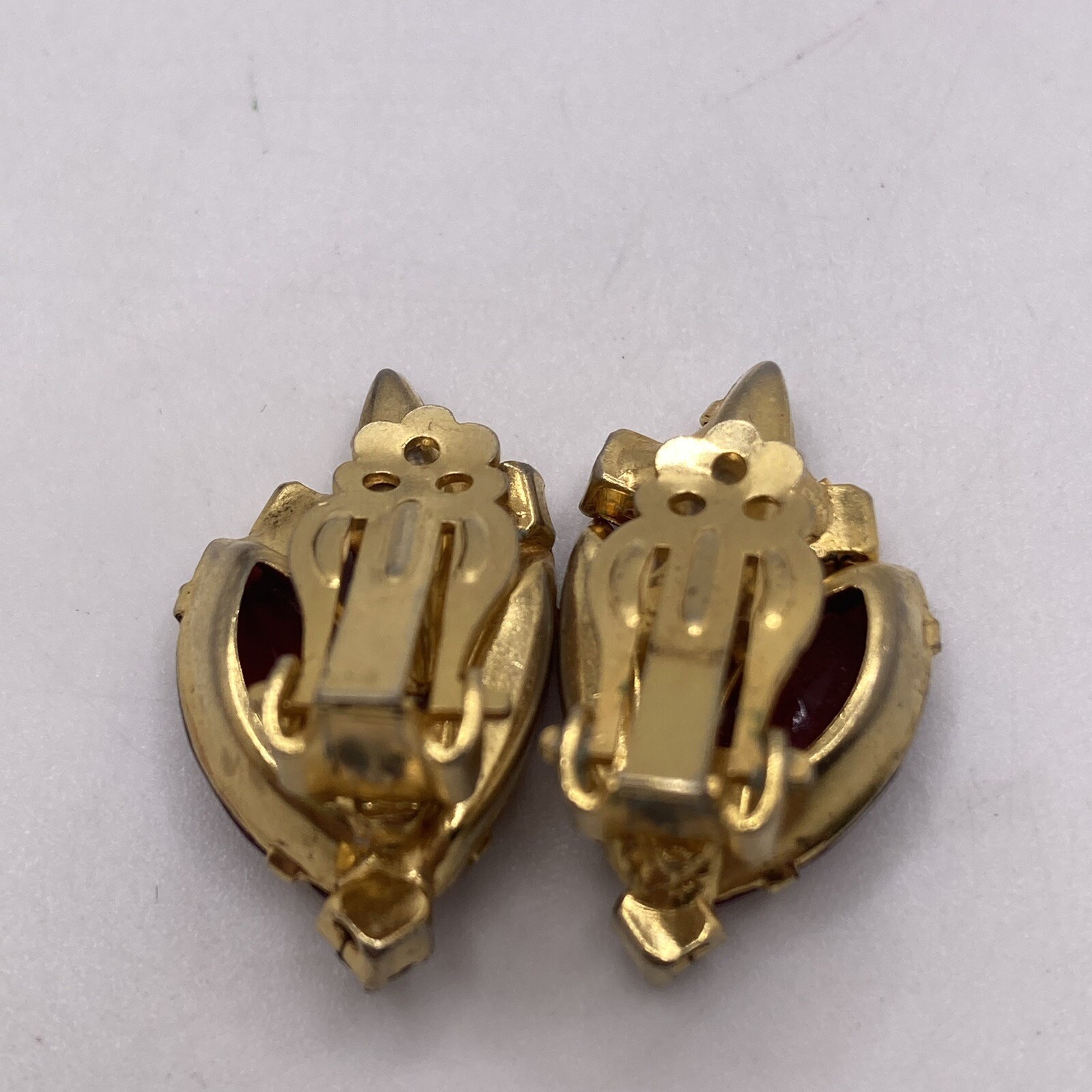 VTG Fuchsia Pink Red Glass Rhinestone Gold Tone Clip Earrings
