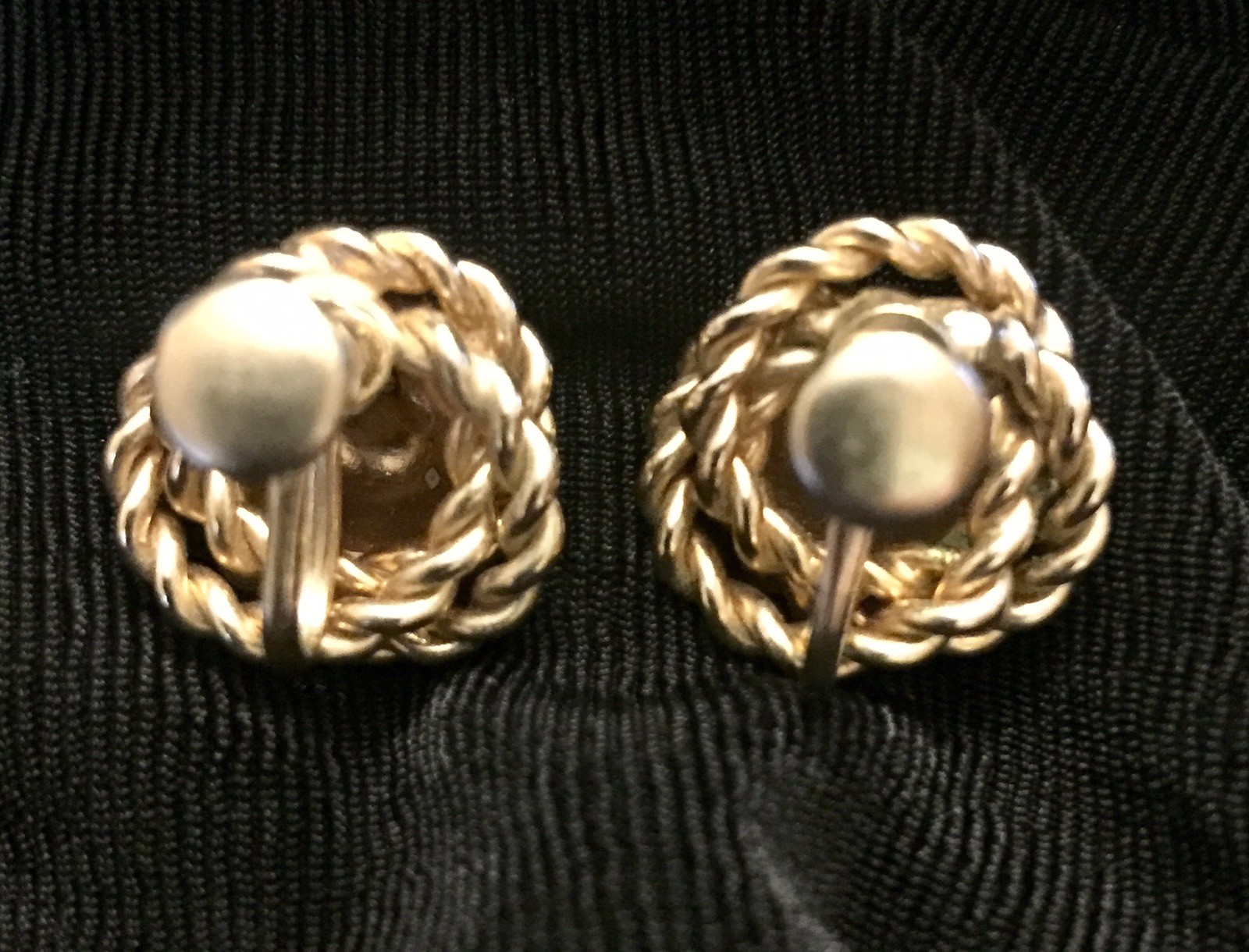 Vtg Twisted Rope Love Knot Screw Back Earrings Gold Tone Round GUC