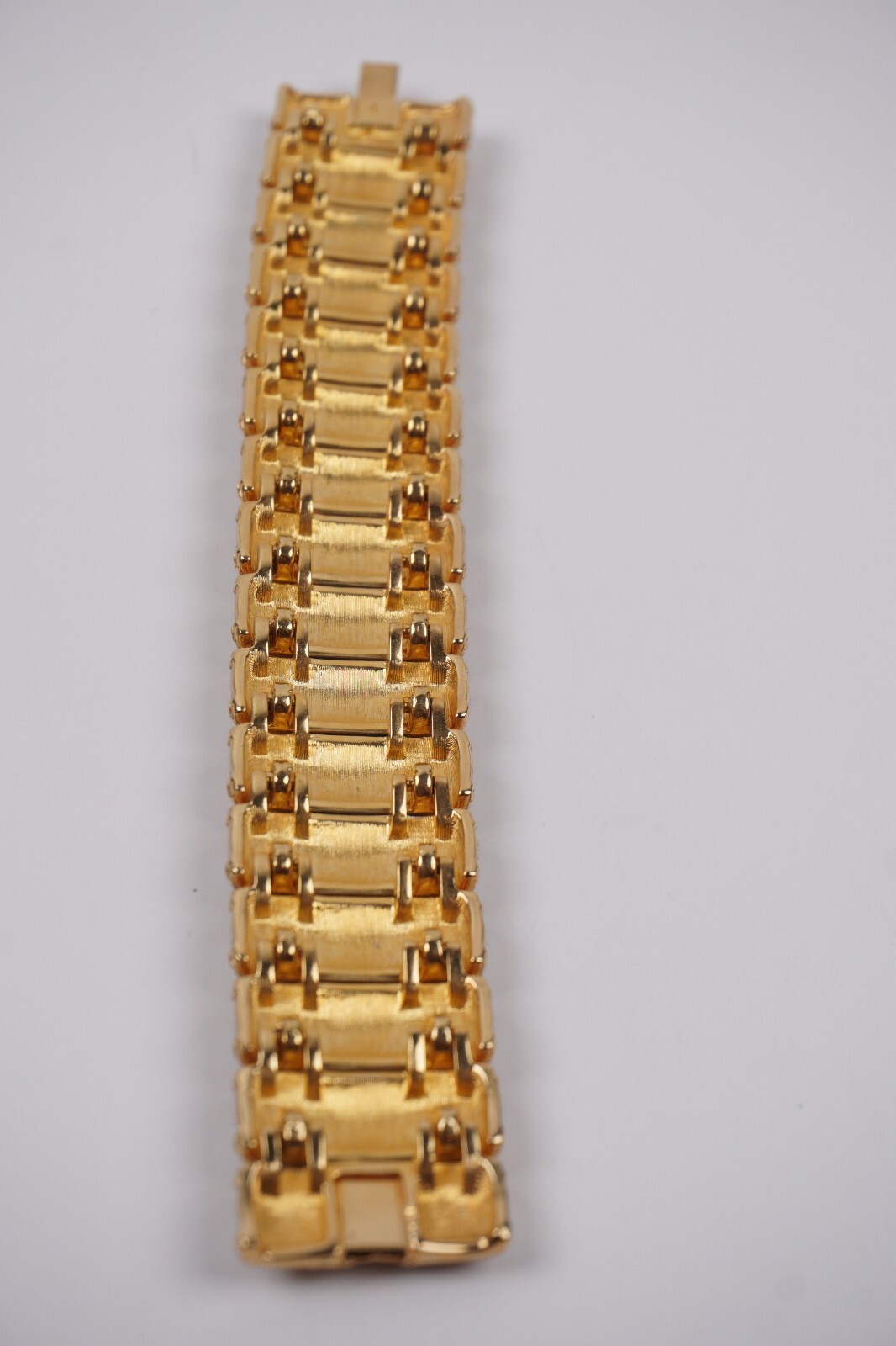 VTG MASSIVE SWAROVSKI PARIS HAUTE COUTURE CRYSTAL ELEGANT STATEMENT BRACELET 7″