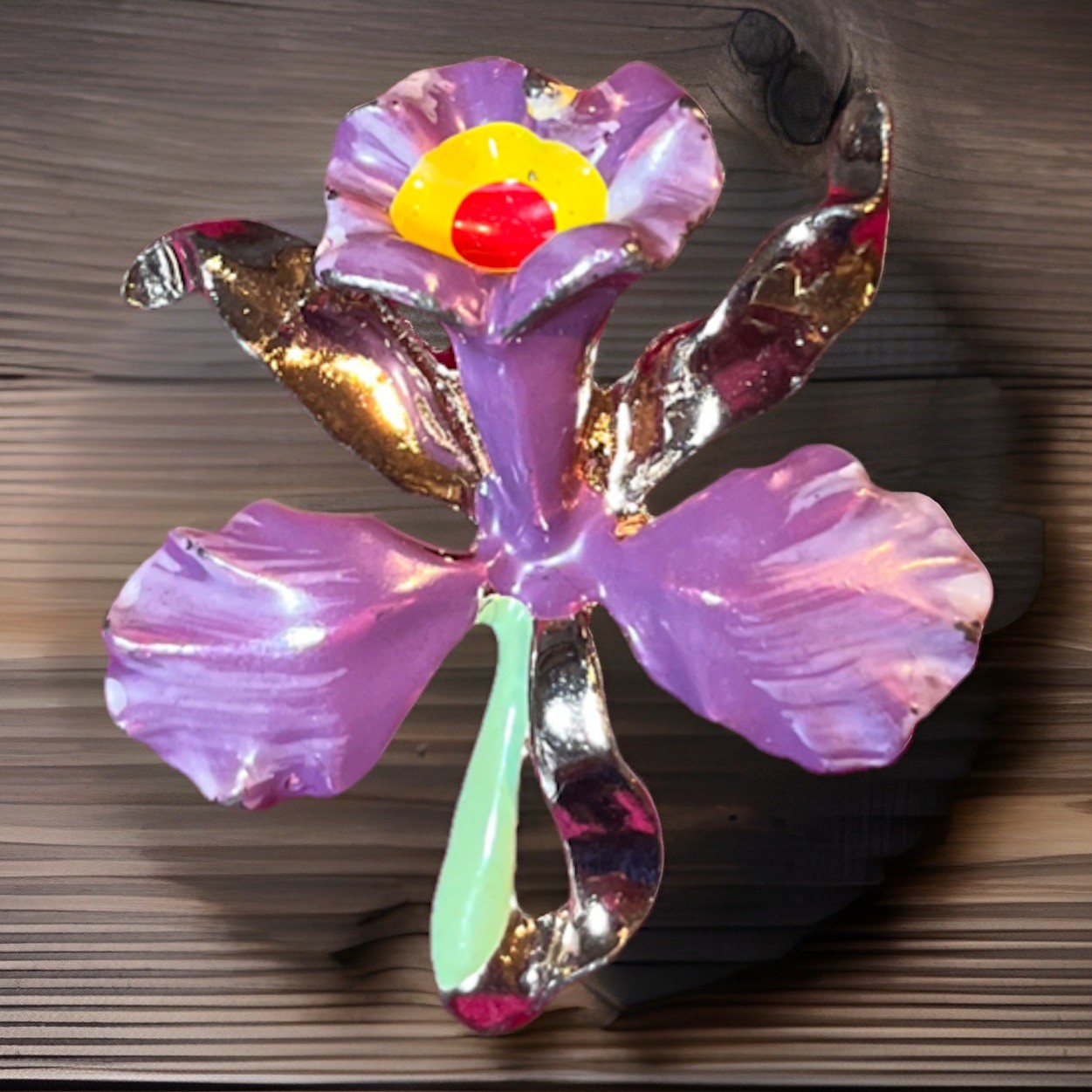 Vintage 1940’s Gold Tone Purple Orchid Brooch I04
