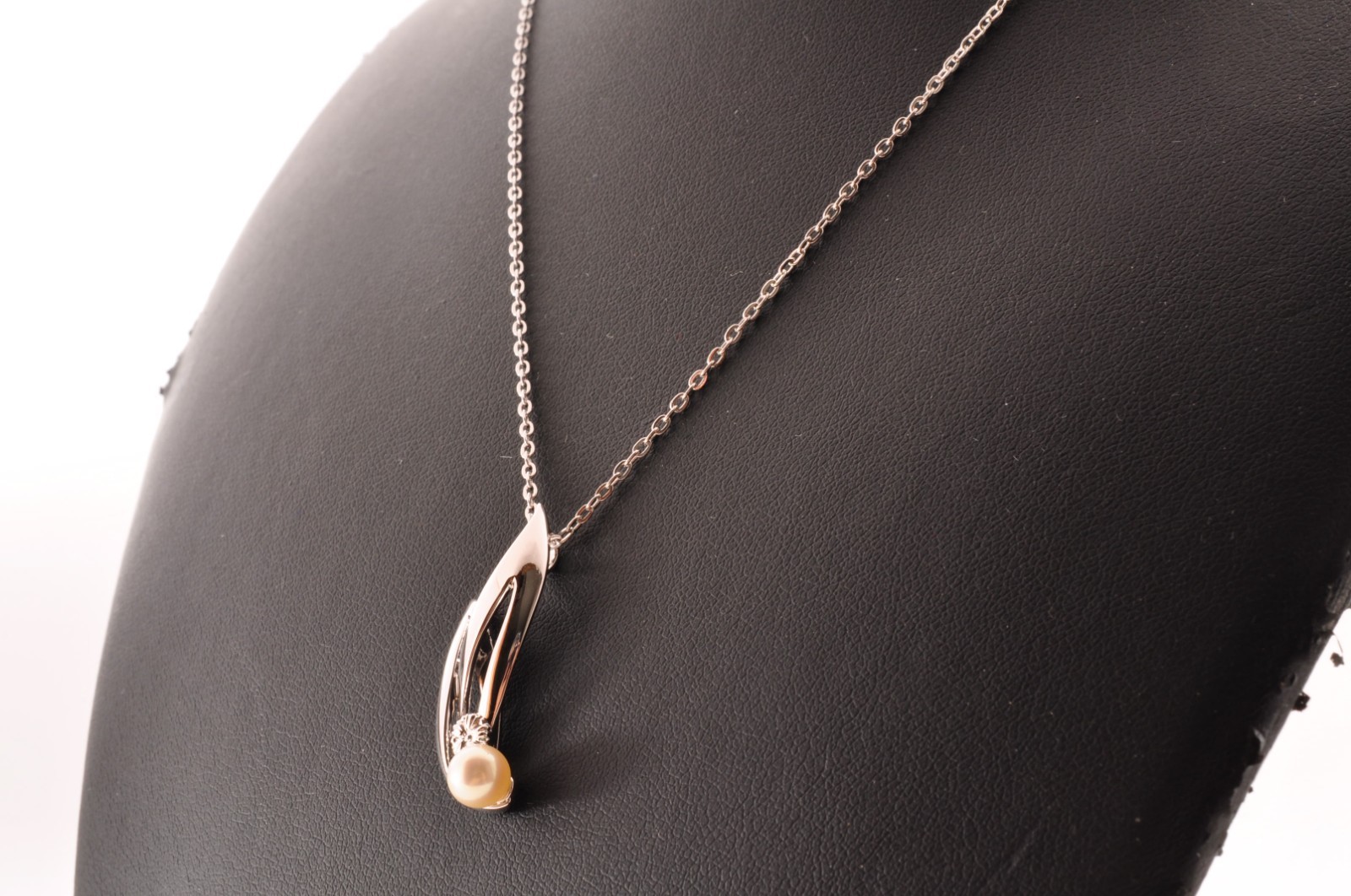 Near mint Japan brand “MIKIMOTO” Akoya pearl pendant 925 silver (total 9.75ct).