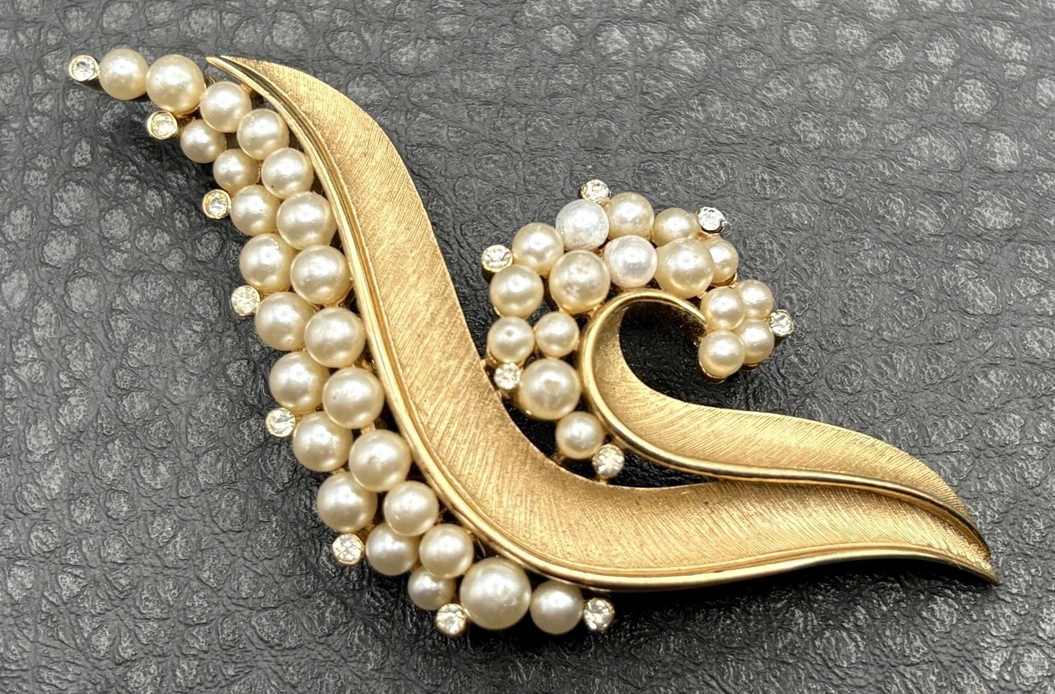 Vintage Crown Trifari Gold Tone Brooch Pearl & Rhinestone Swirl Pin