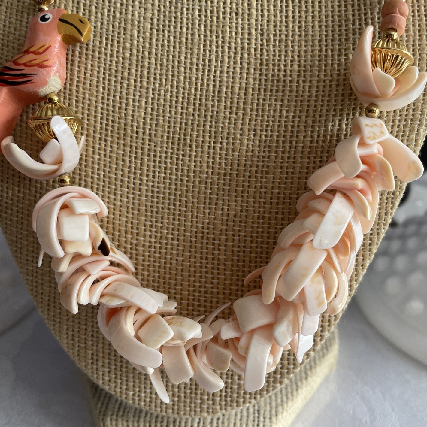 Vintage Peach & White Natural Sea Shell & Fun Parrot Beach Wear 23″ Necklace Z29