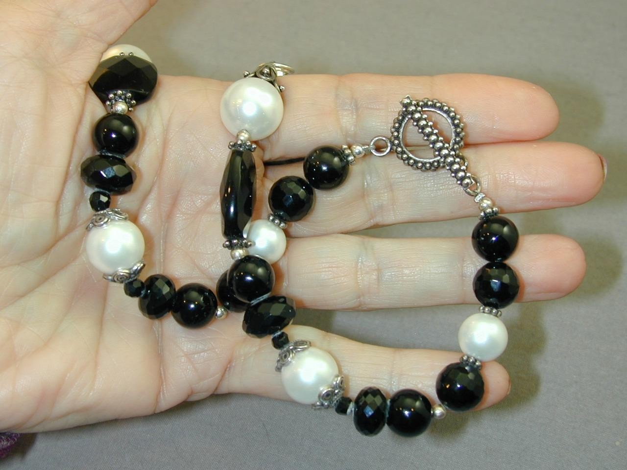 Amy Kahn Russell Carved Black Onyx Elephant Necklace Faux Pearls Faceted Beads