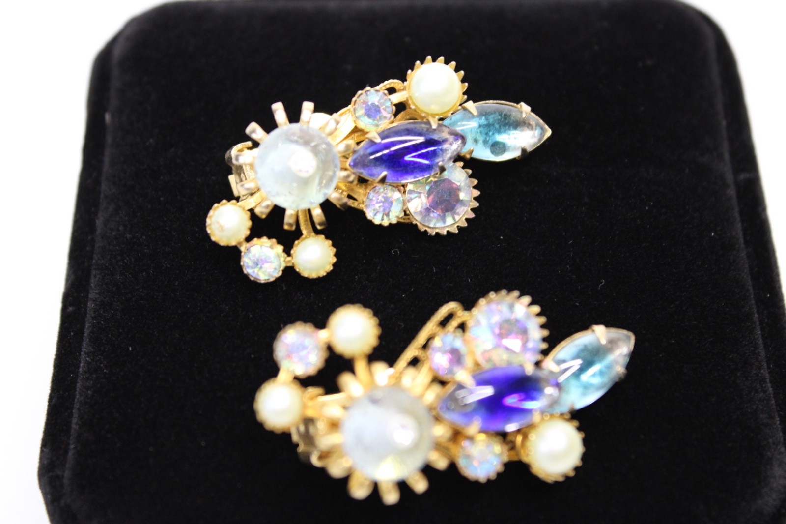 Vintage Rhinestone Faux Pearl Brooch Clip Earrings Set Blue AB Gold Tone Retro